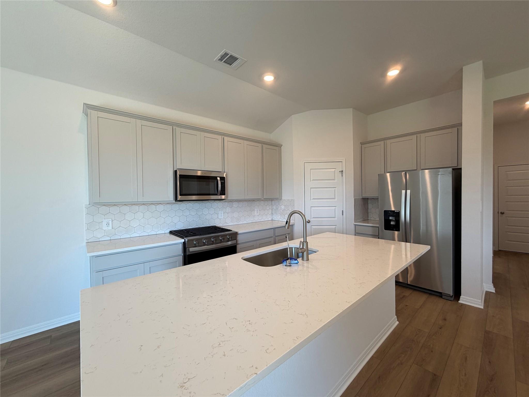 129 Divisadero Dr, Hutto, TX 78634