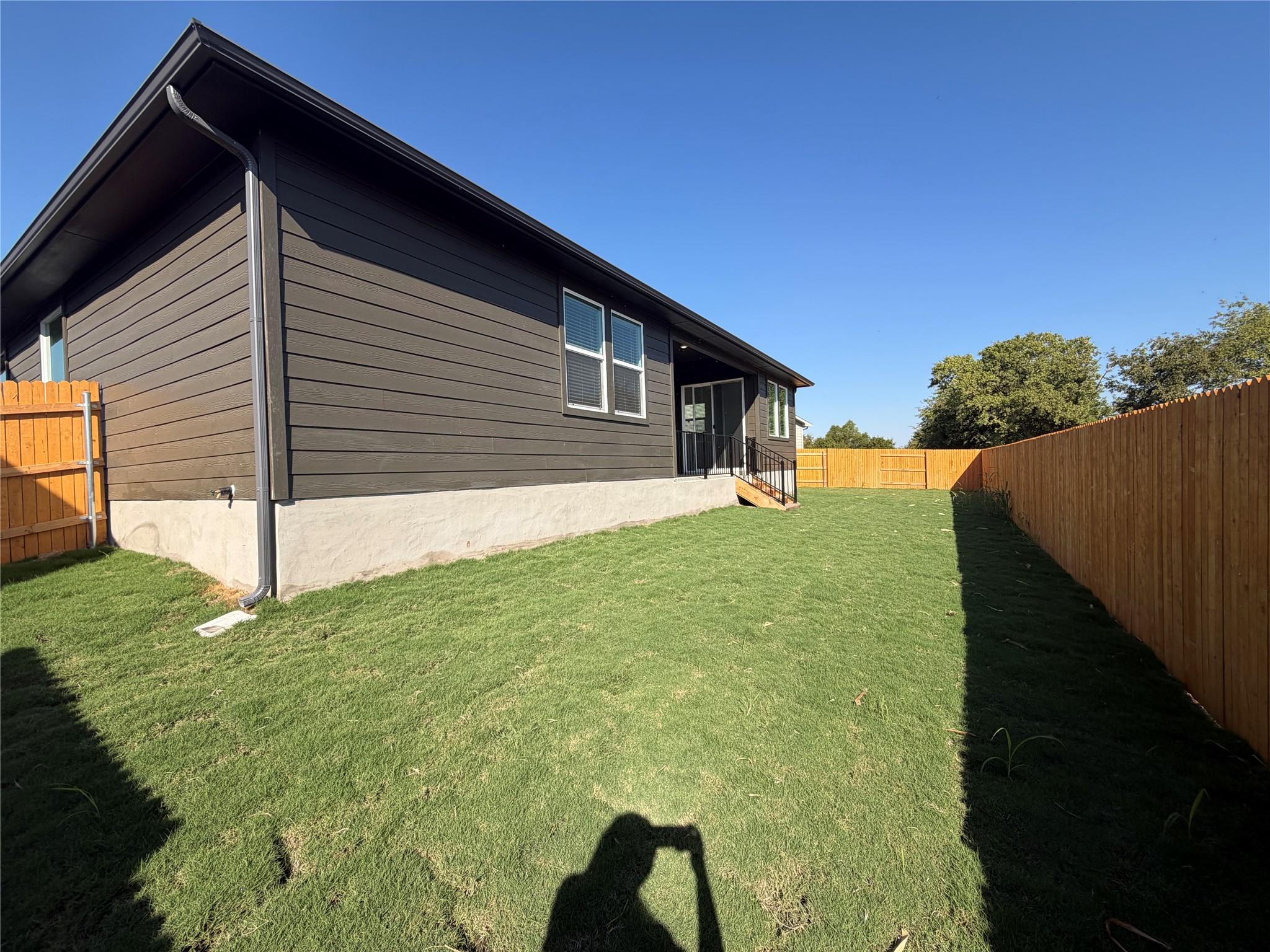 120 Divisadero Dr, Hutto, TX 78634