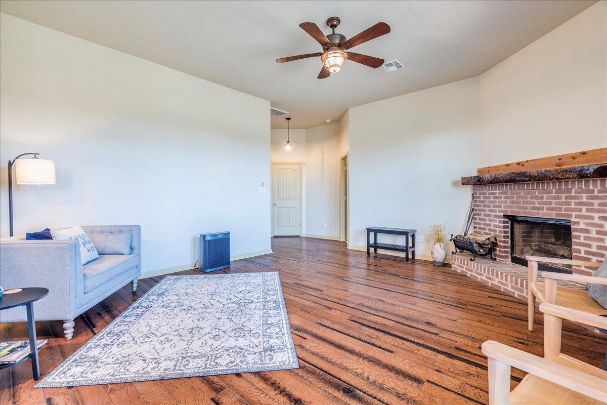 909 County Road 342, Granger, TX 76530