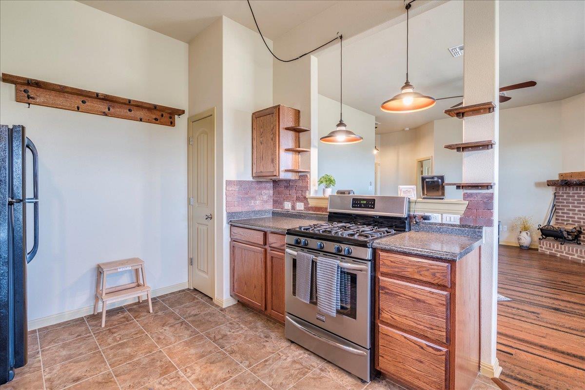 909 County Road 342, Granger, TX 76530