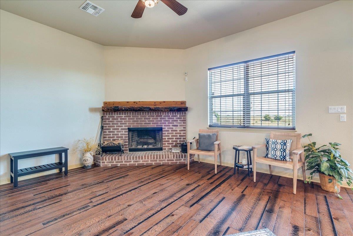 909 County Road 342, Granger, TX 76530