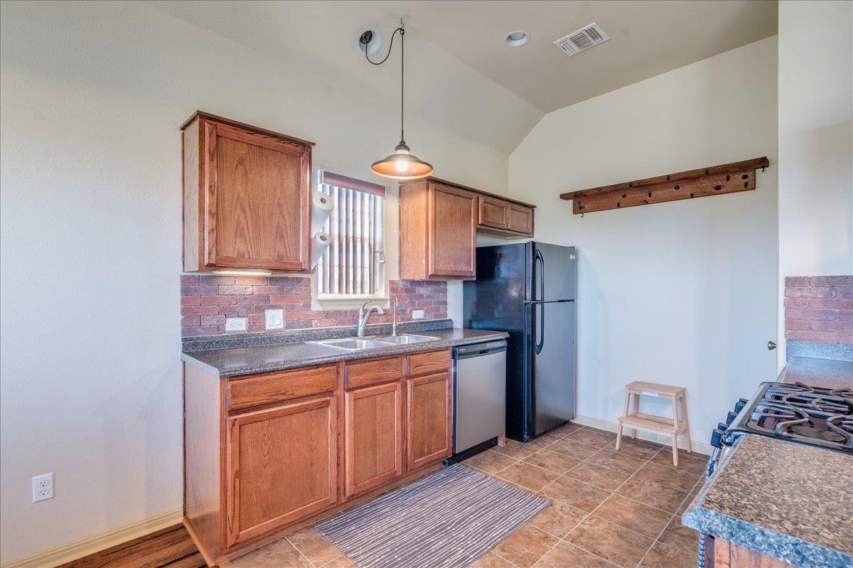 909 County Road 342, Granger, TX 76530