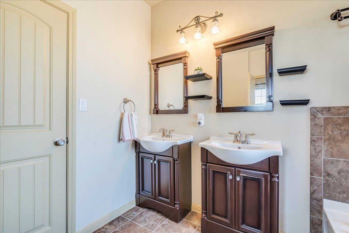 909 County Road 342, Granger, TX 76530