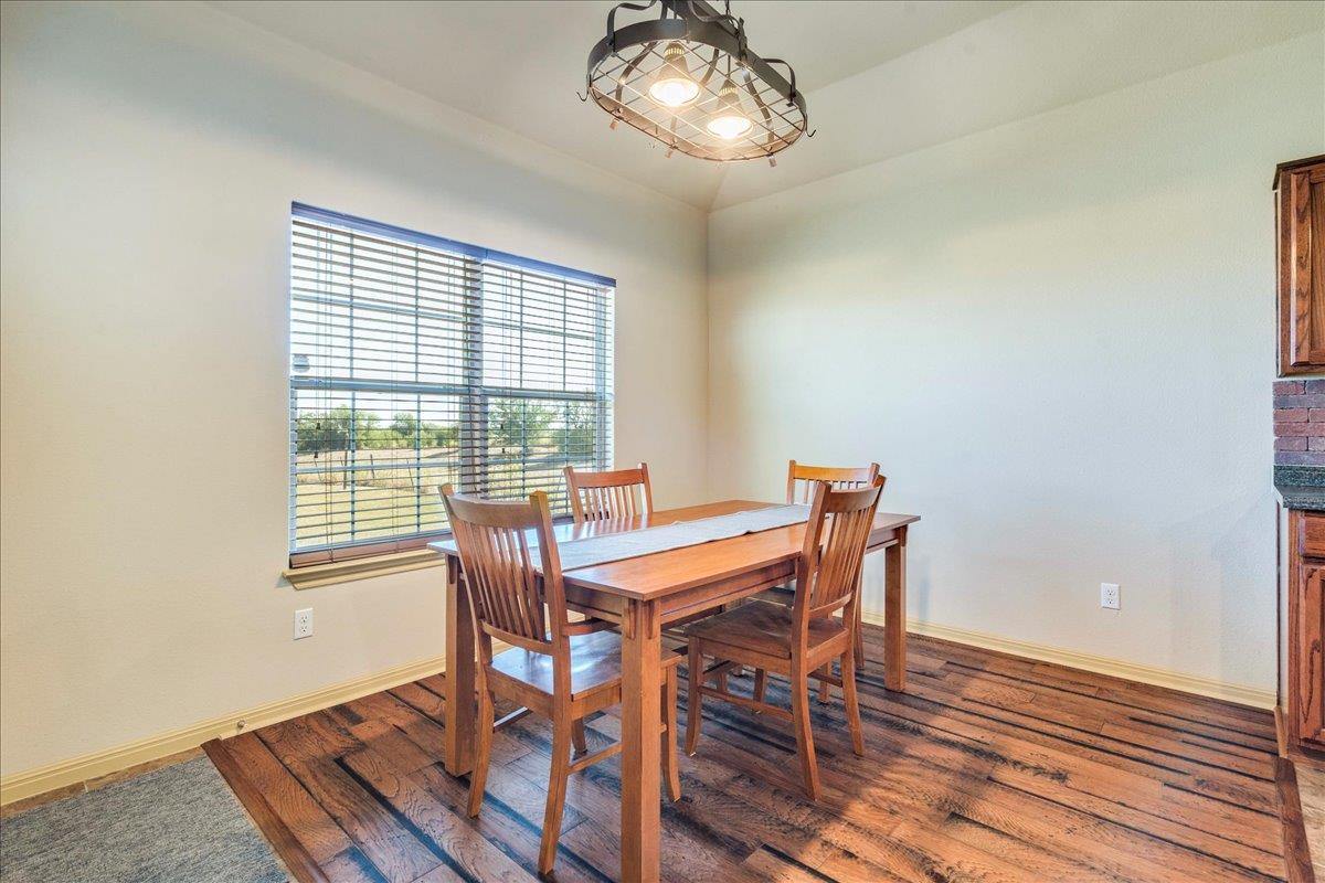 909 County Road 342, Granger, TX 76530