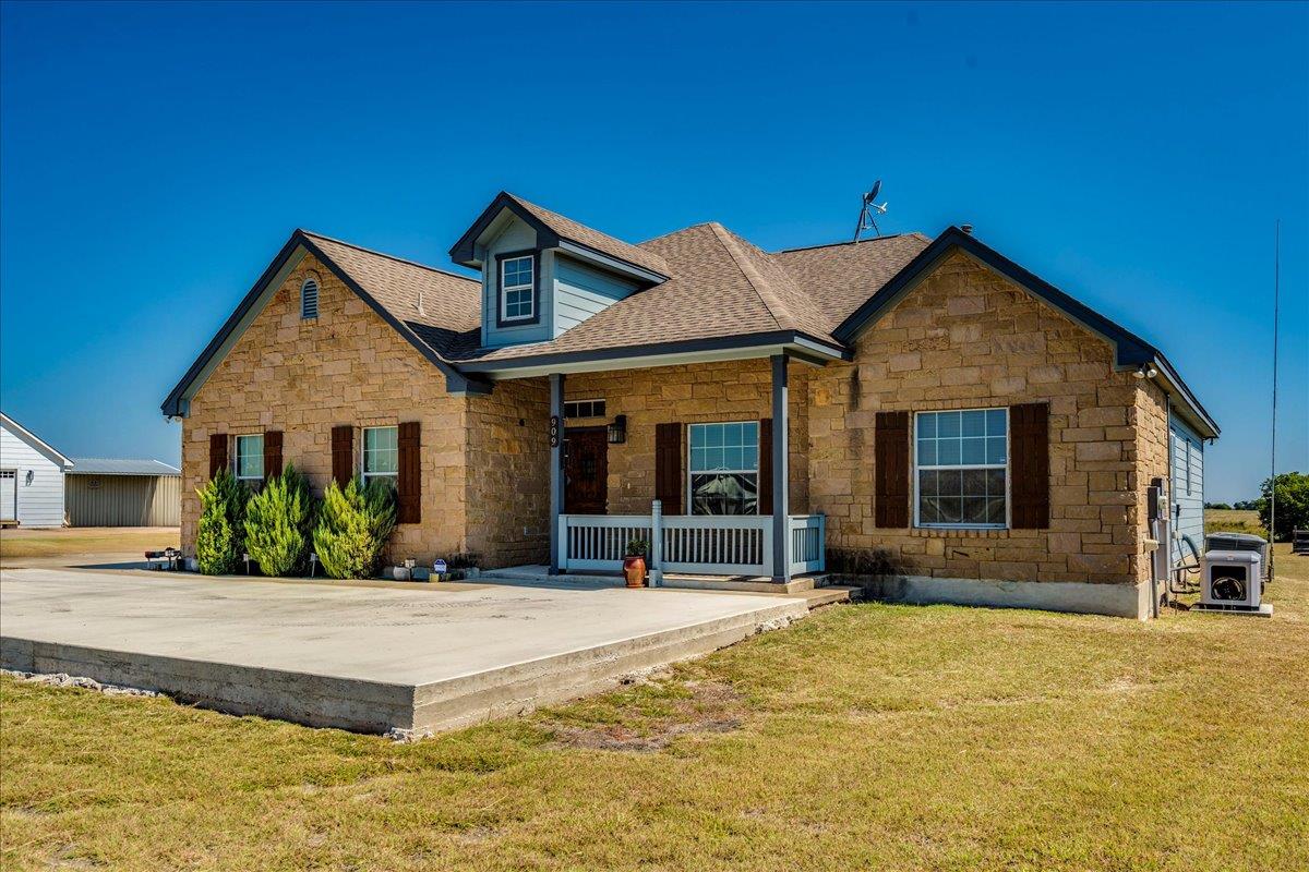 909 County Road 342, Granger, TX 76530
