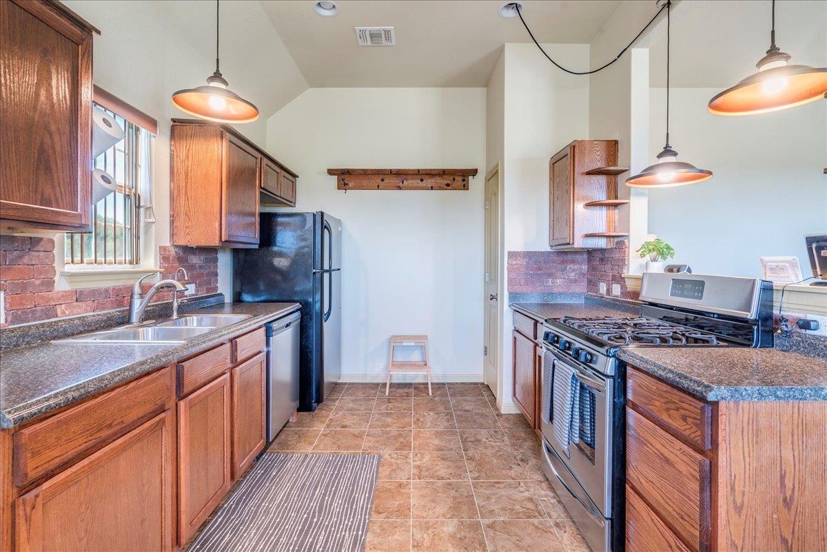 909 County Road 342, Granger, TX 76530