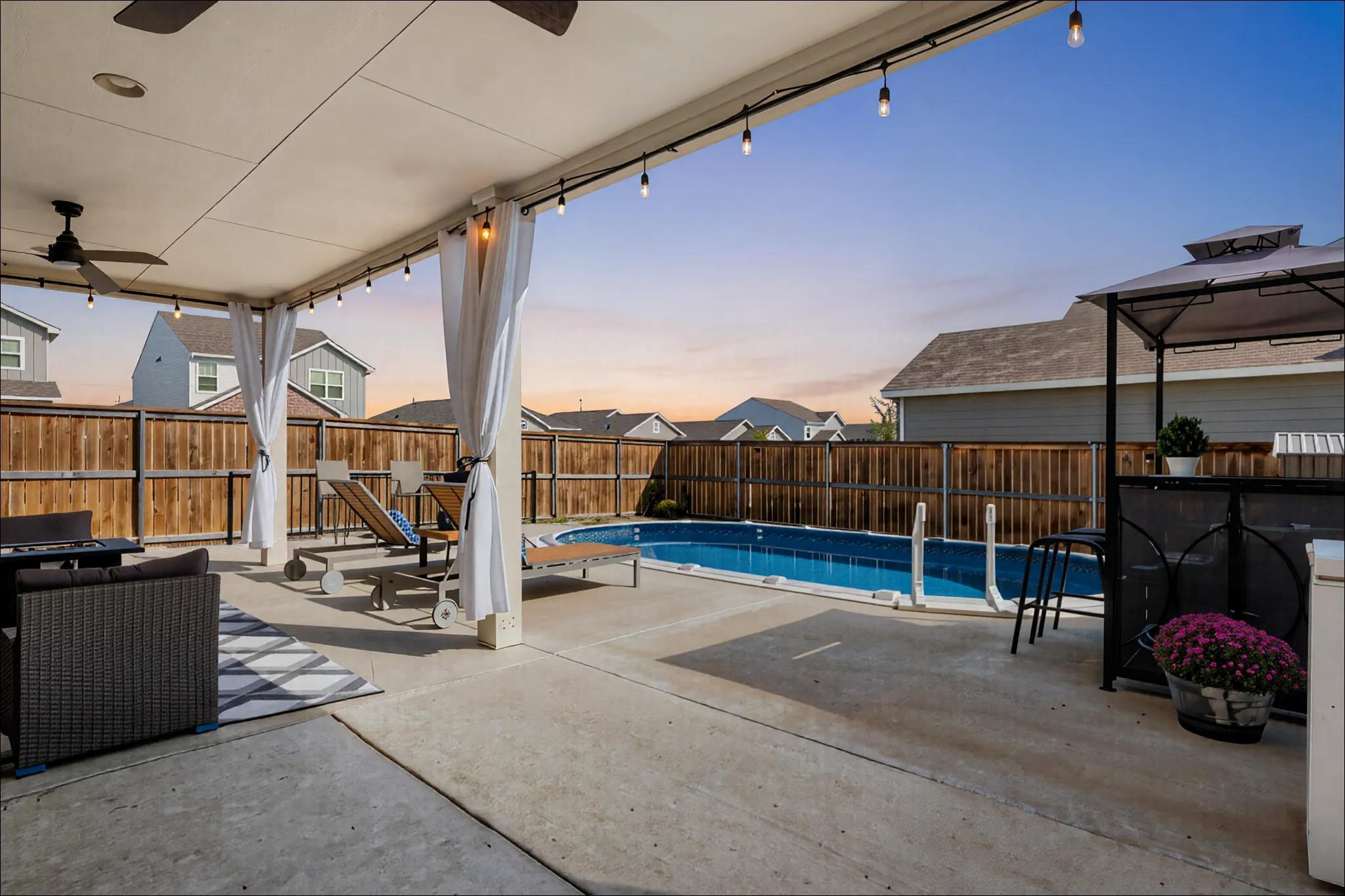 101 Magnum Force Dr, Jarrell, TX 76537