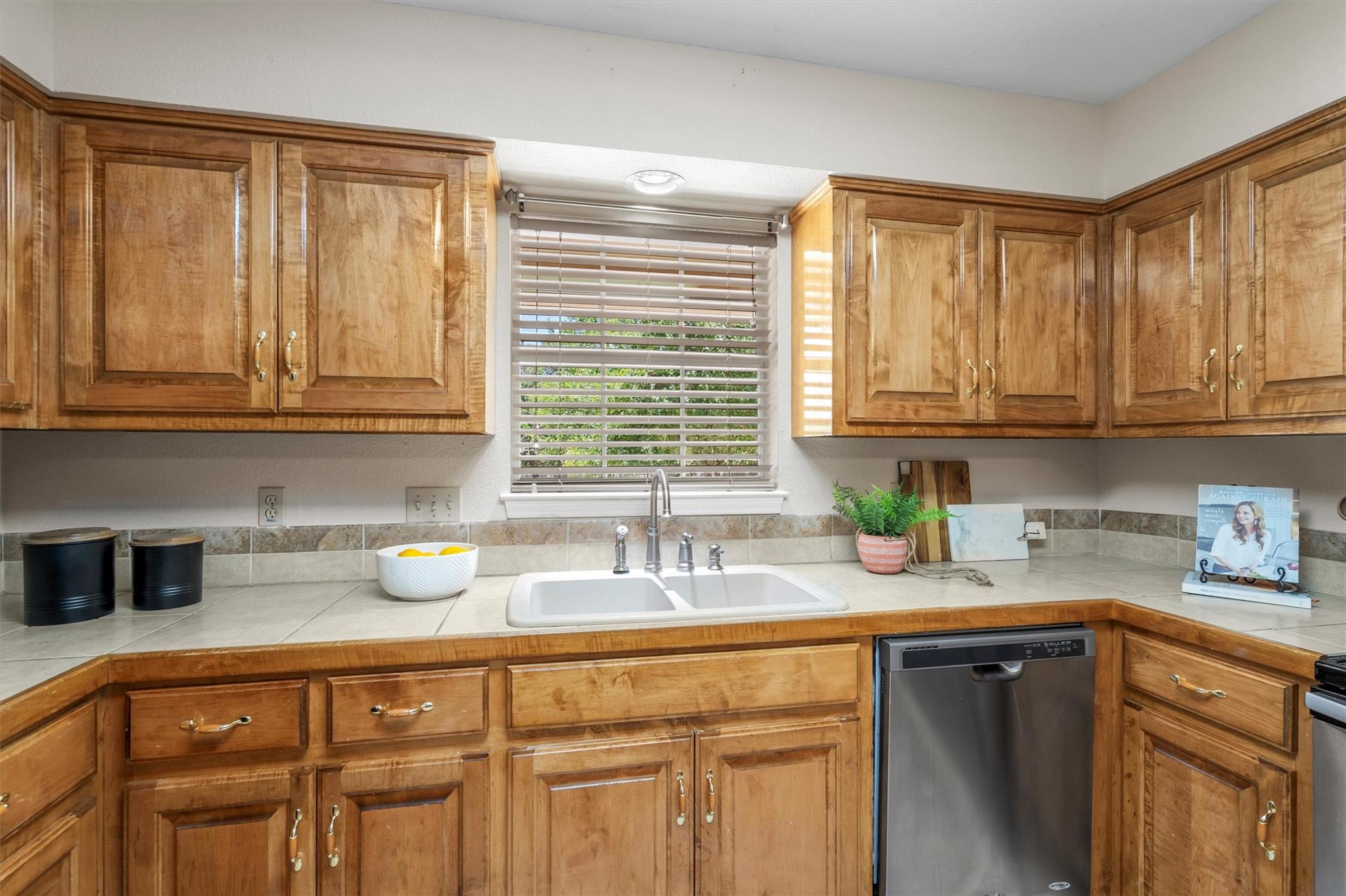 27 Deer Ridge Rd, Wimberley, TX 78676