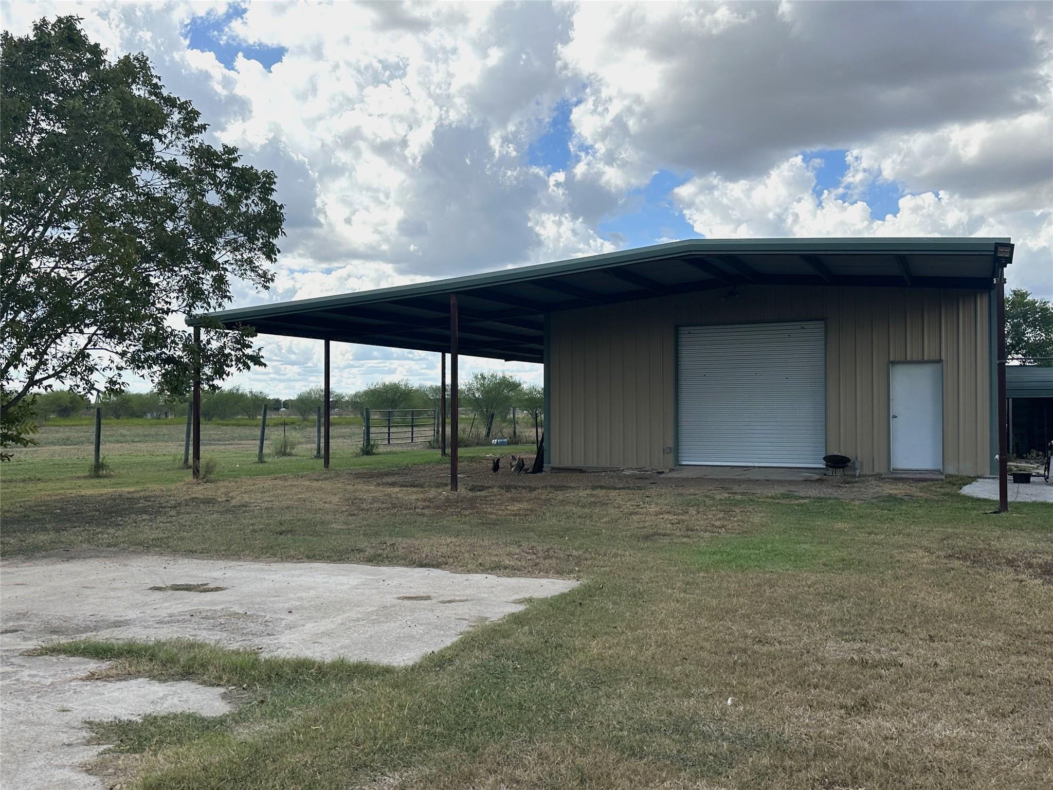 420 Farm to Market 609, La Grange, TX 78945