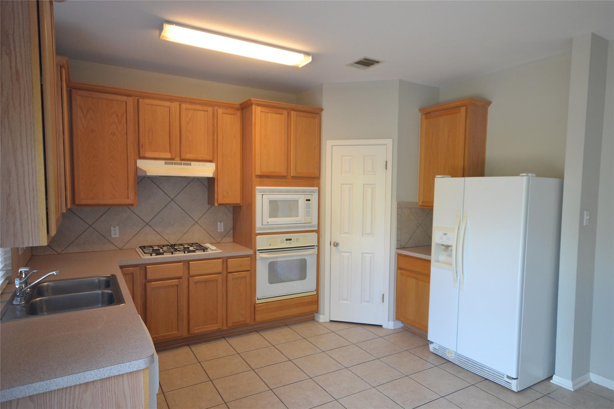 1501 Encino Dr, Leander, TX 78641