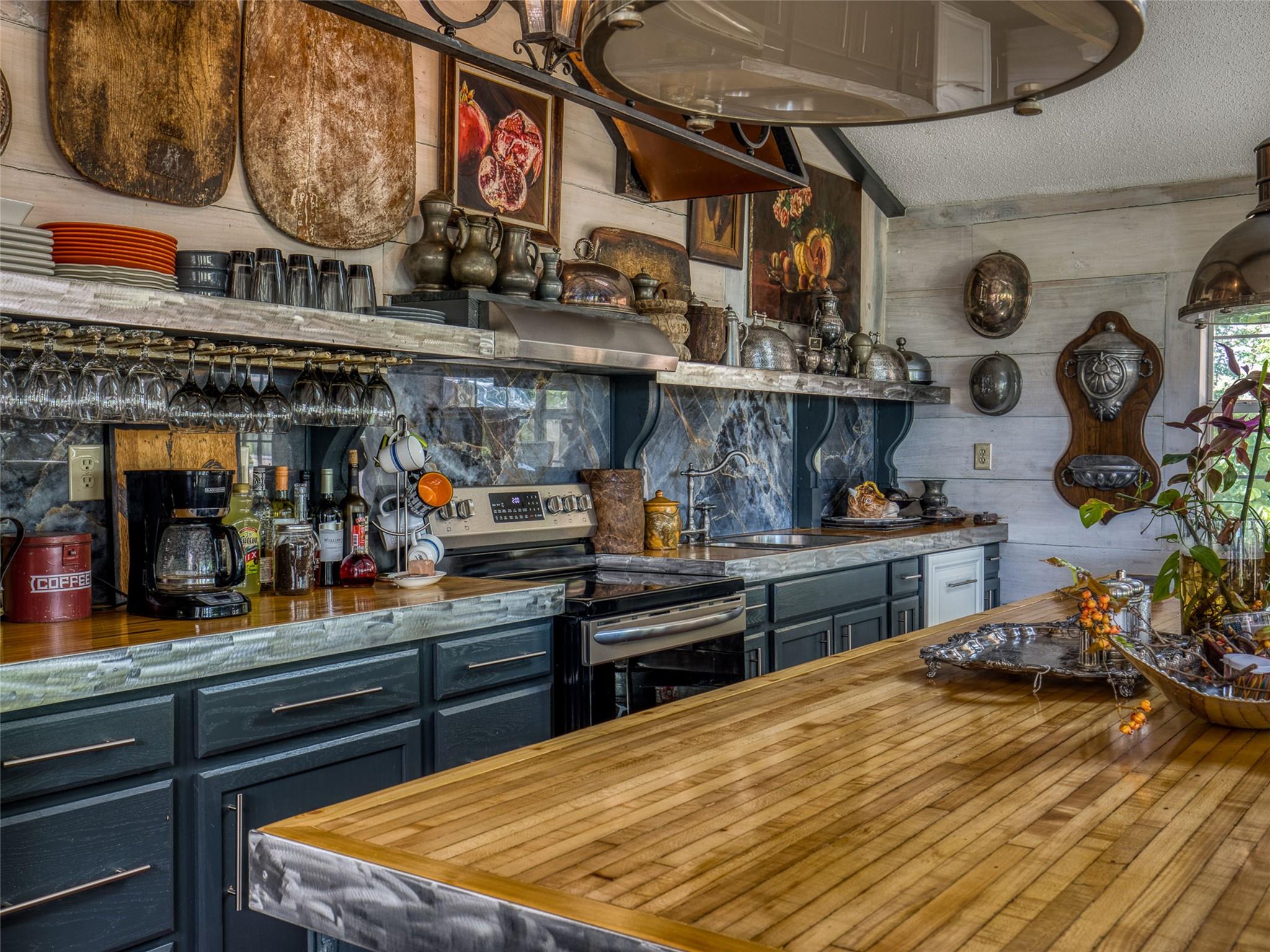 2105 N N State Highway 237, Round Top, TX 78954