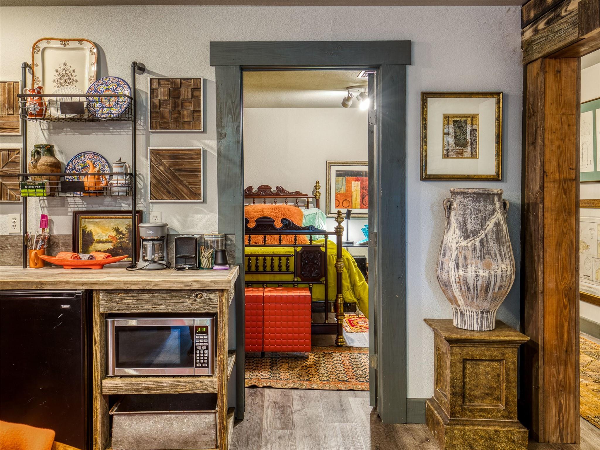 2105 N N State Highway 237, Round Top, TX 78954