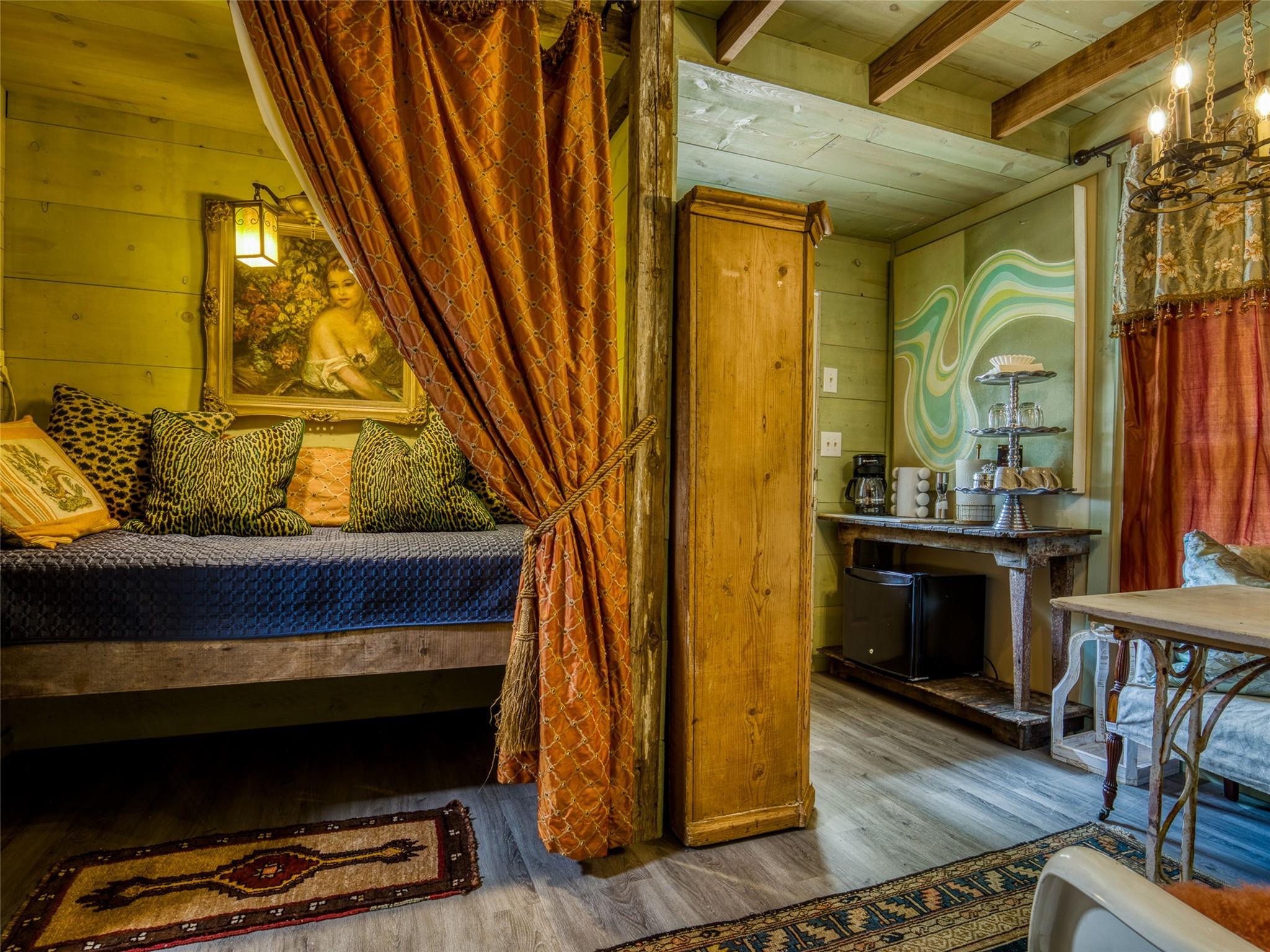 2105 N N State Highway 237, Round Top, TX 78954