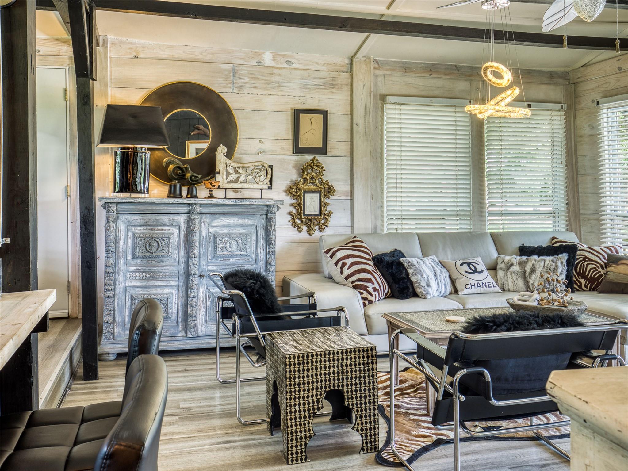 2105 N N State Highway 237, Round Top, TX 78954