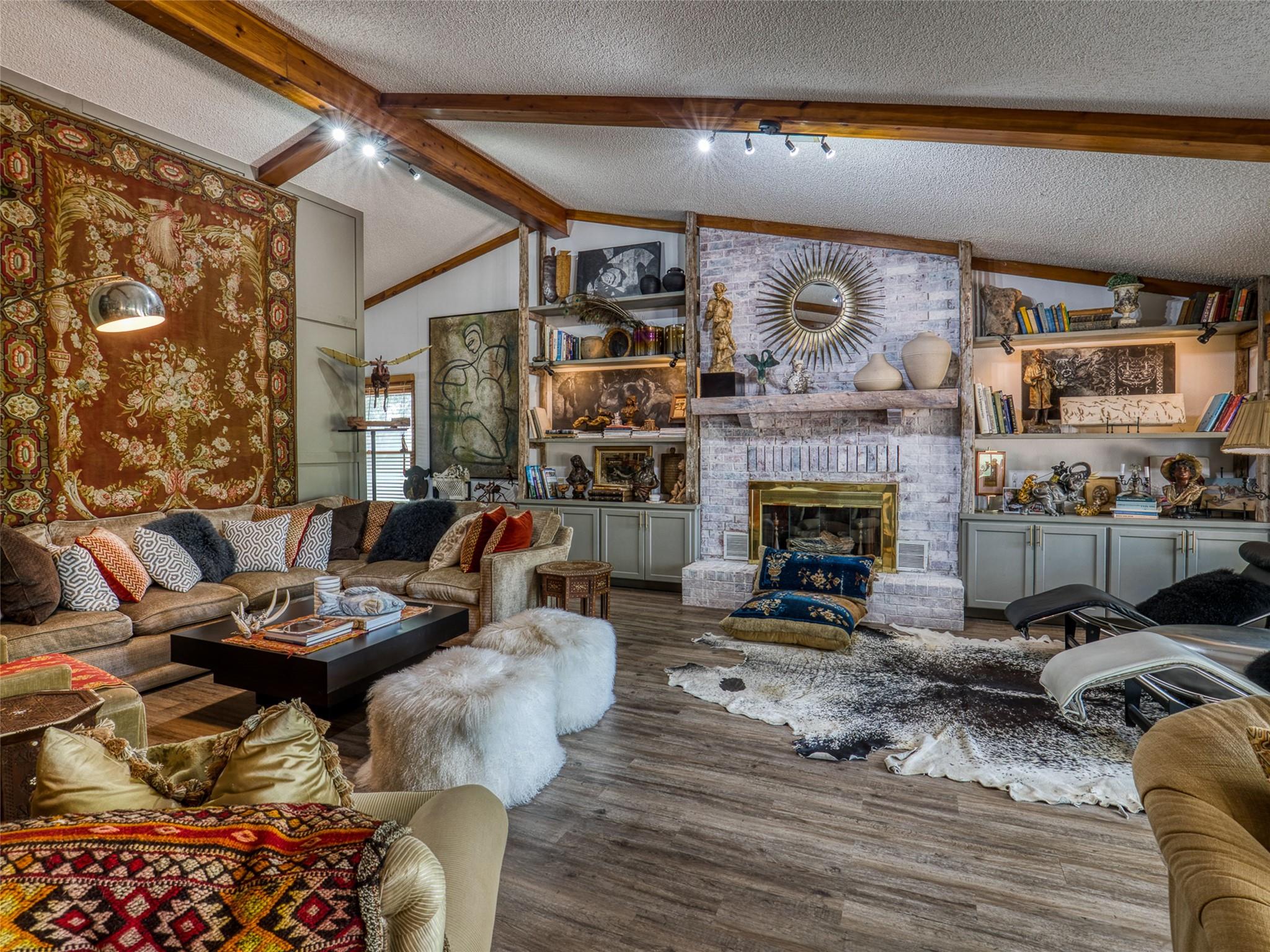 2105 N N State Highway 237, Round Top, TX 78954