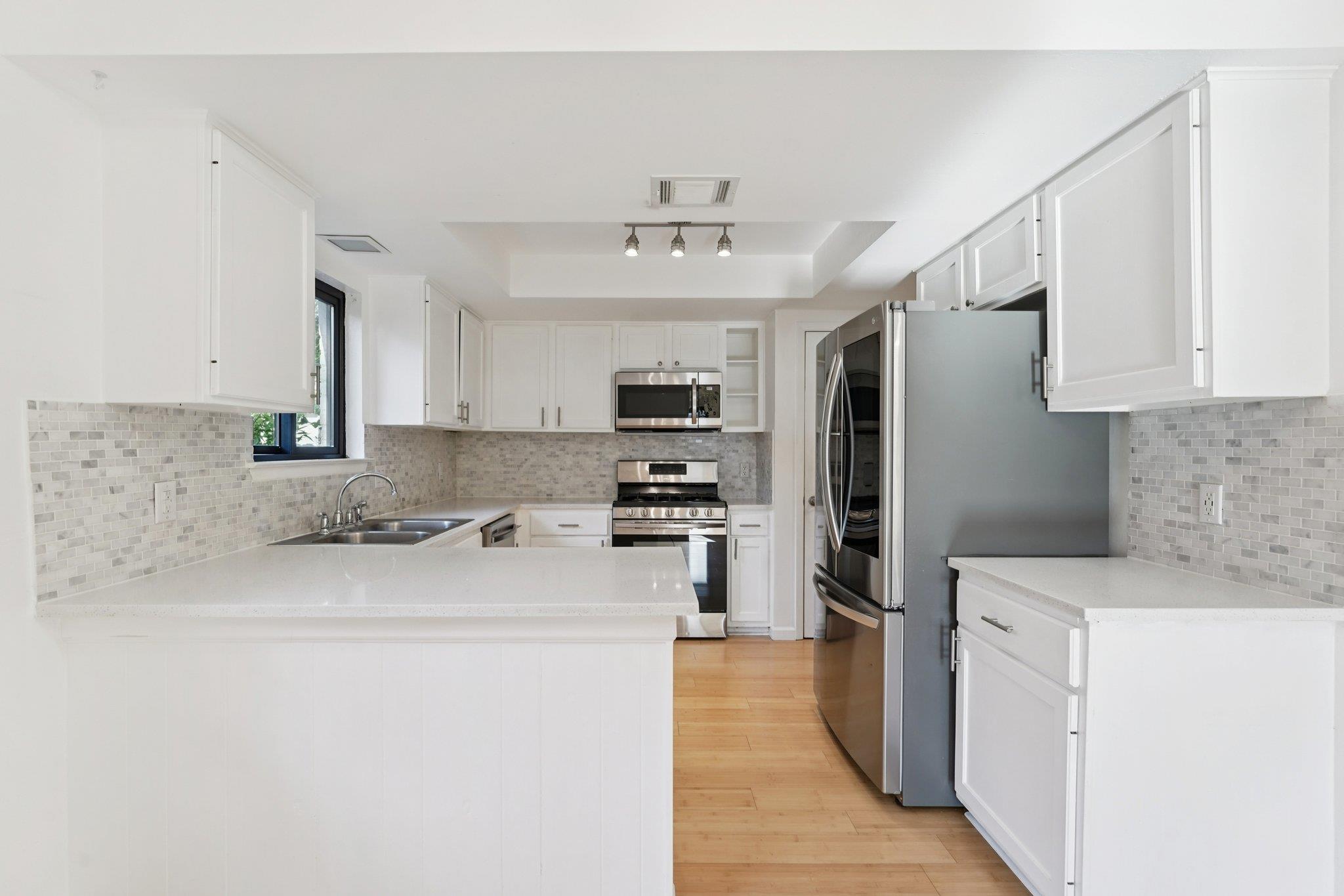 10229 Missel Thrush Dr, Austin, TX 78750