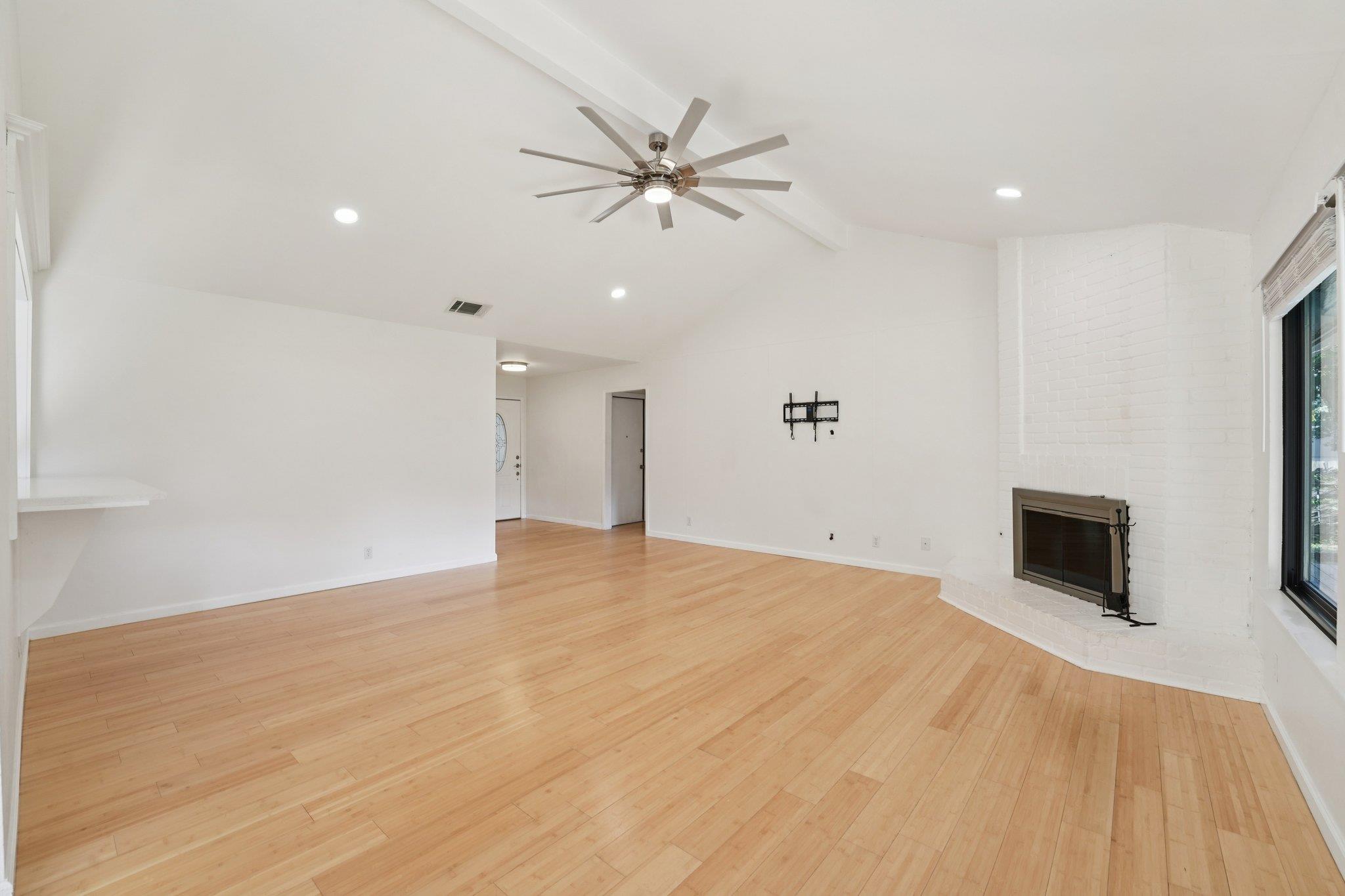 10229 Missel Thrush Dr, Austin, TX 78750