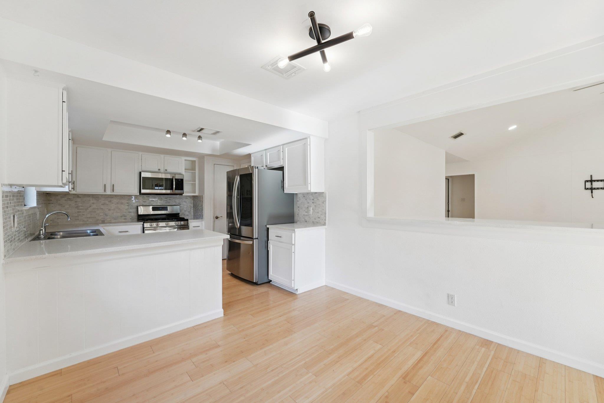 10229 Missel Thrush Dr, Austin, TX 78750