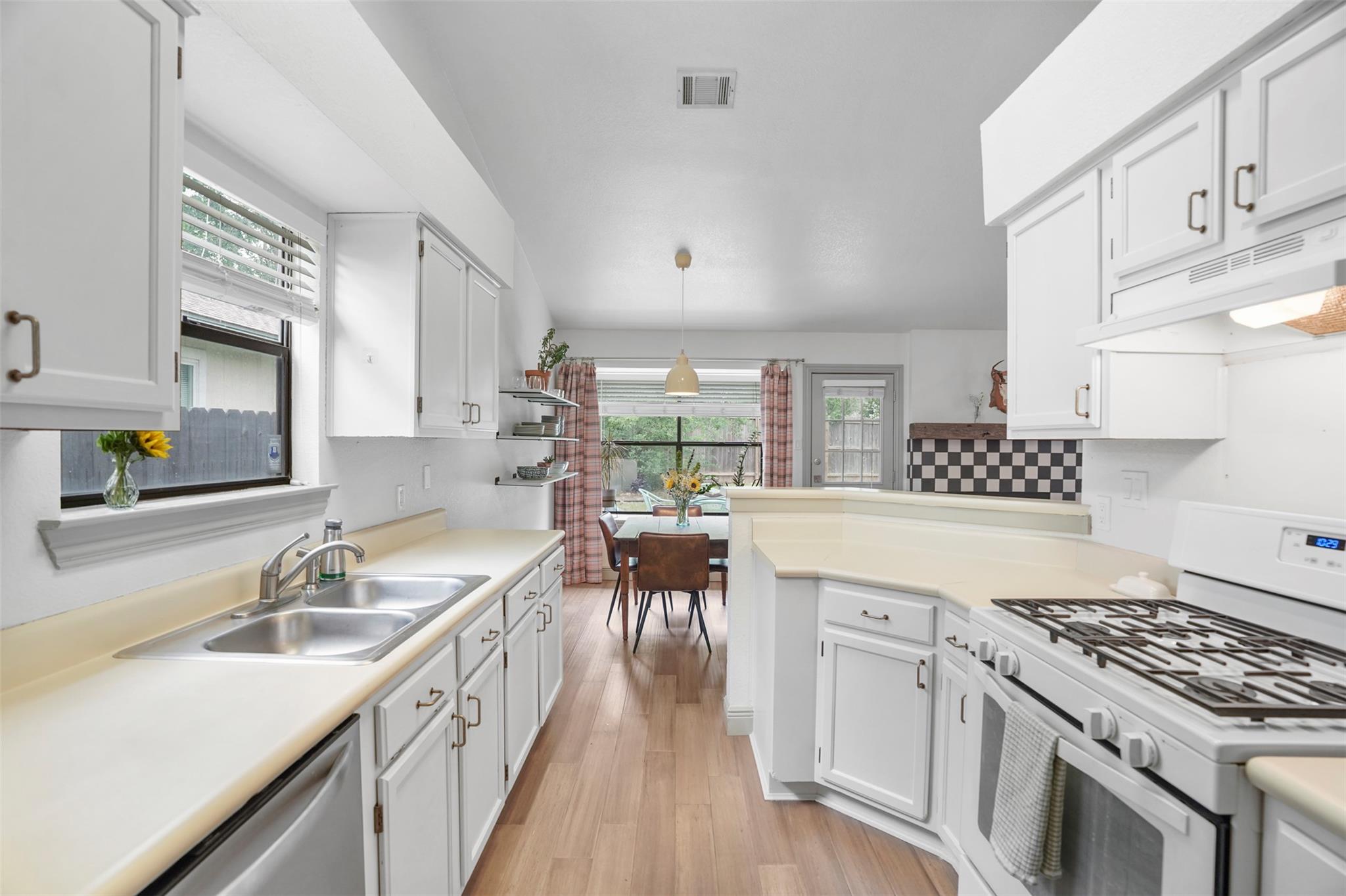 7912 Tiffany Dr, Austin, TX 78749