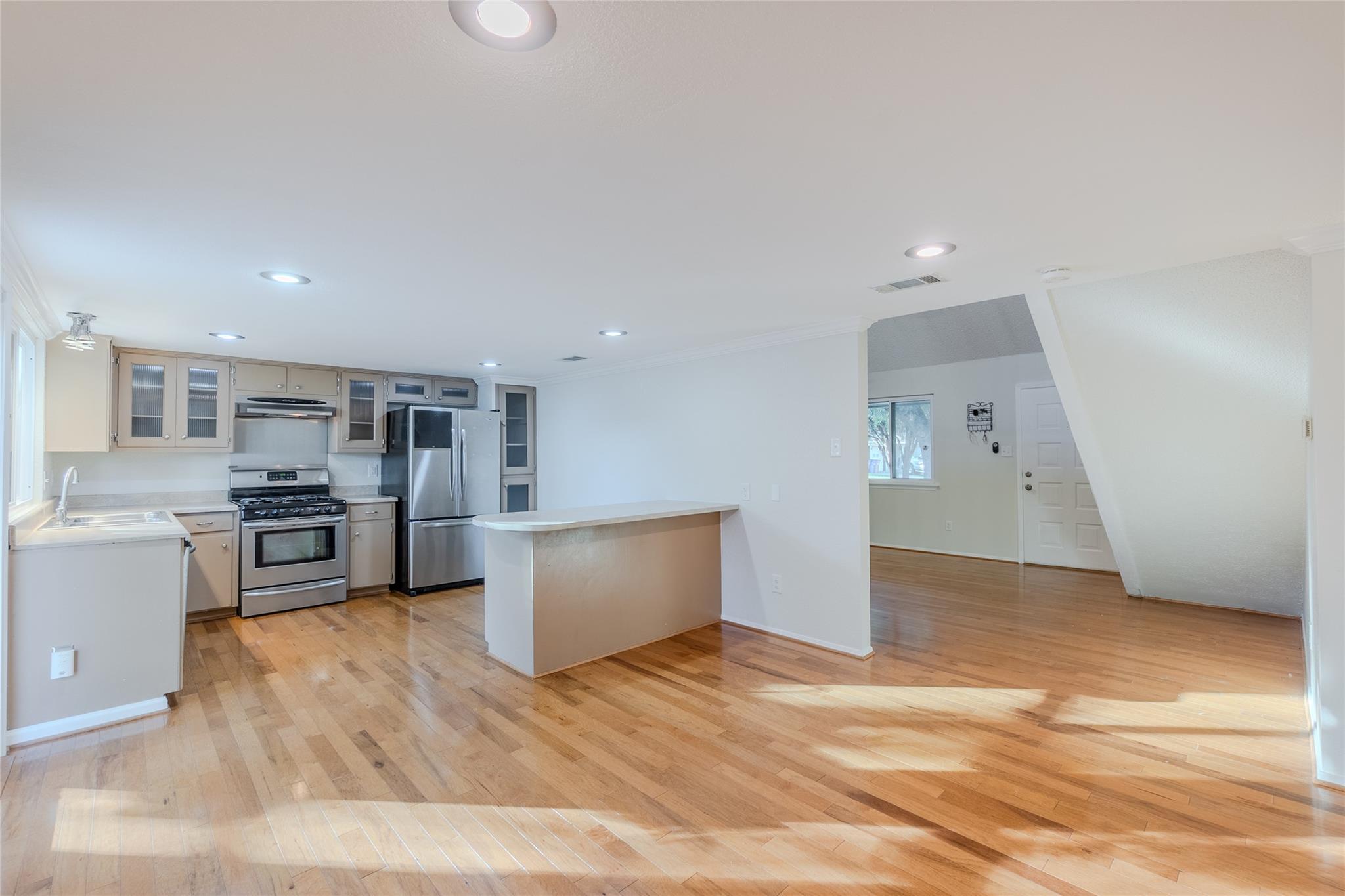 8203 Beaver Brook Ln, Austin, TX 78748