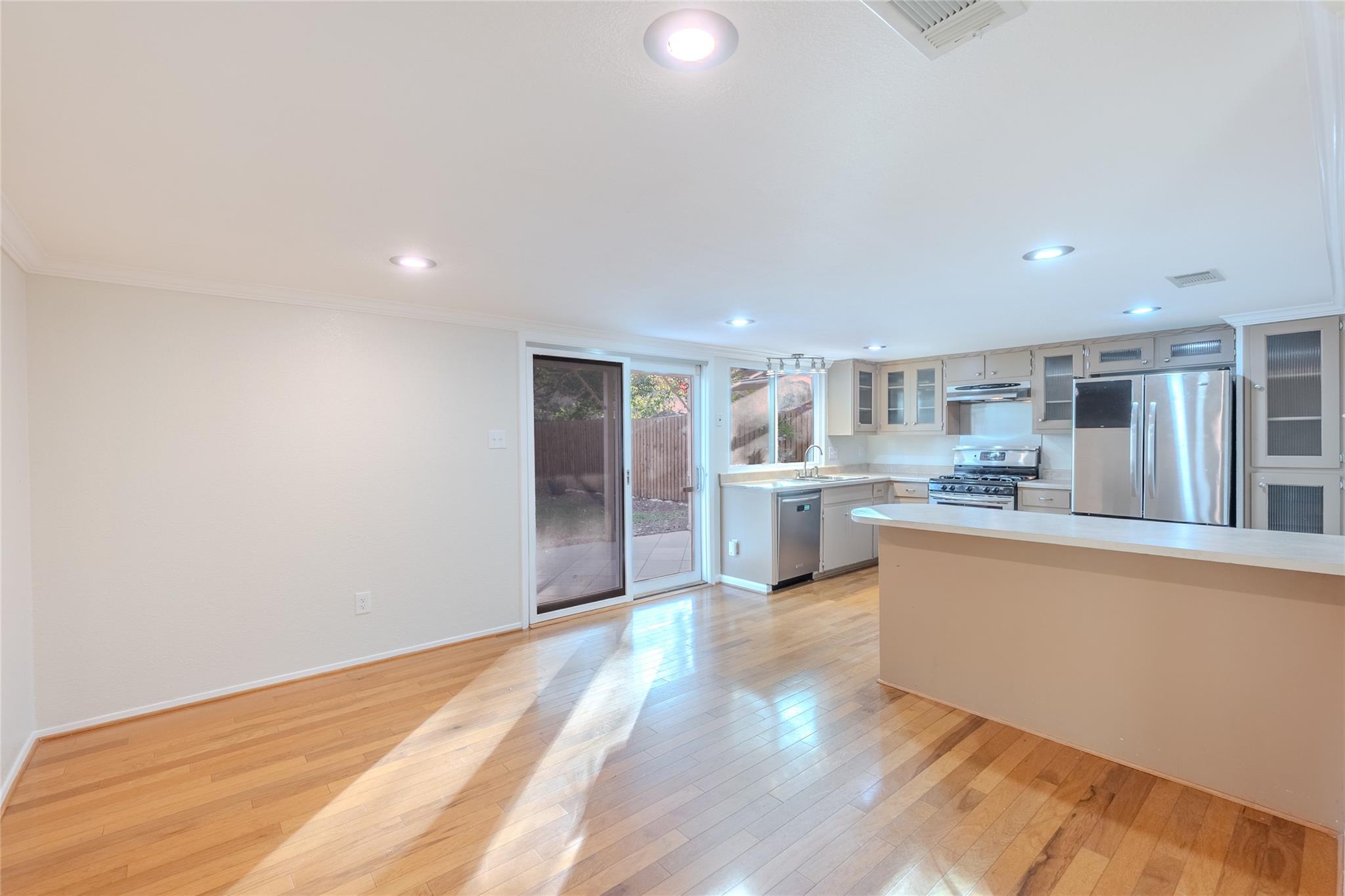 8203 Beaver Brook Ln, Austin, TX 78748