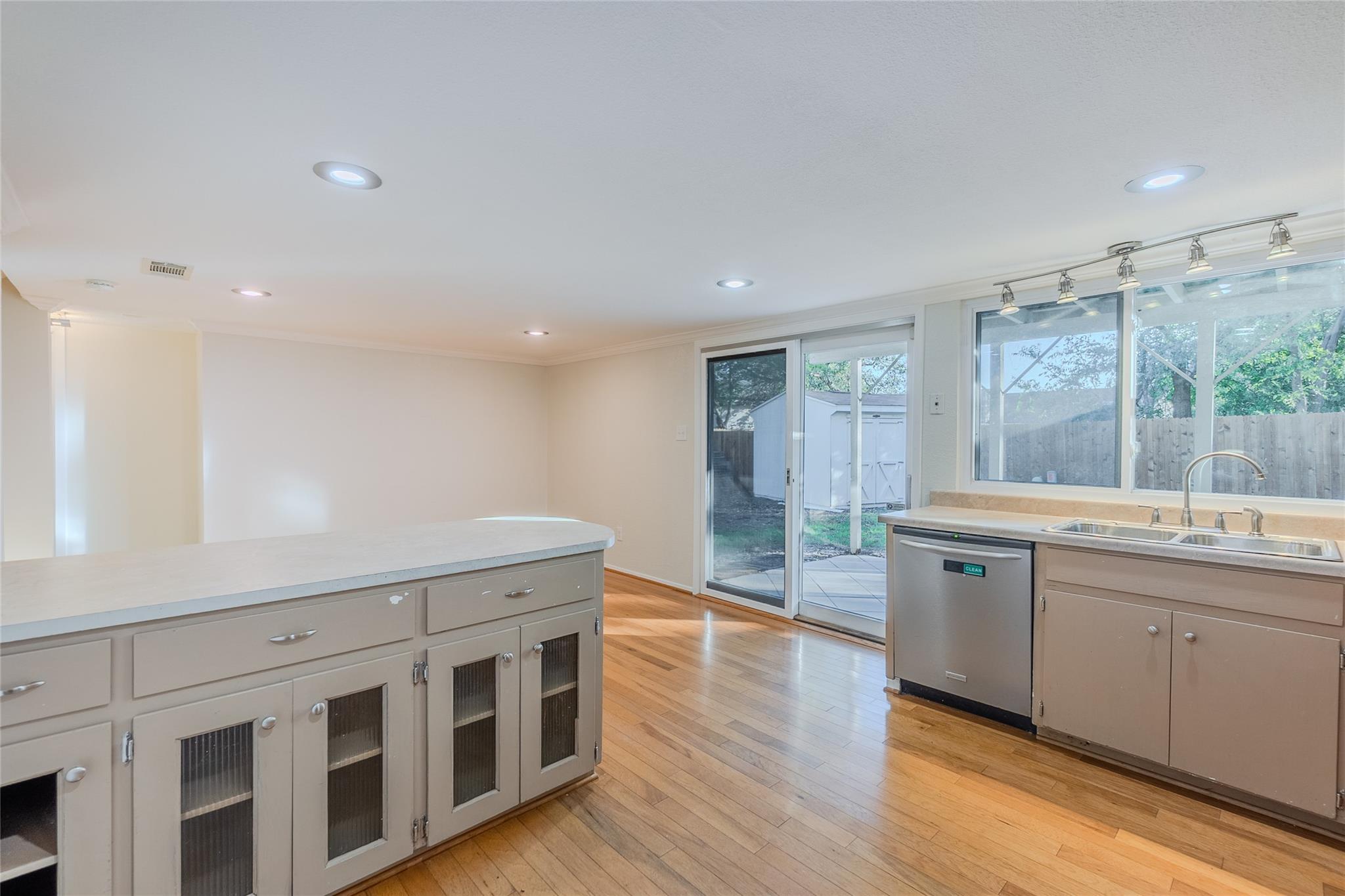 8203 Beaver Brook Ln, Austin, TX 78748