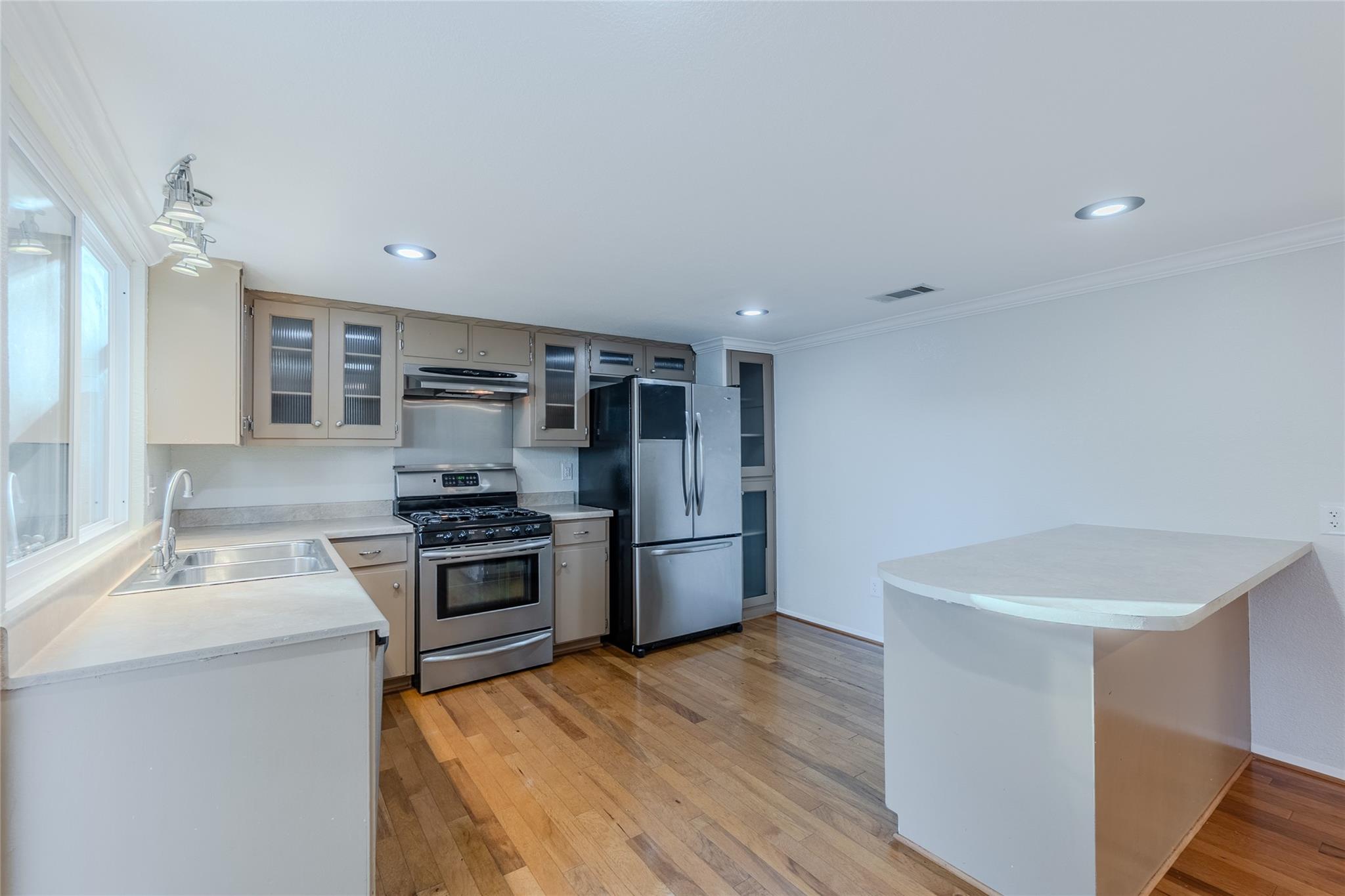 8203 Beaver Brook Ln, Austin, TX 78748