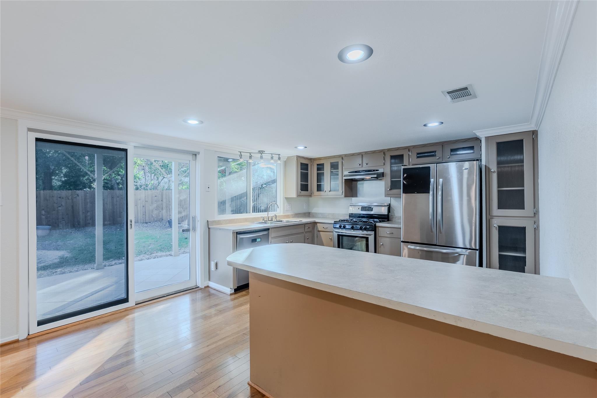 8203 Beaver Brook Ln, Austin, TX 78748