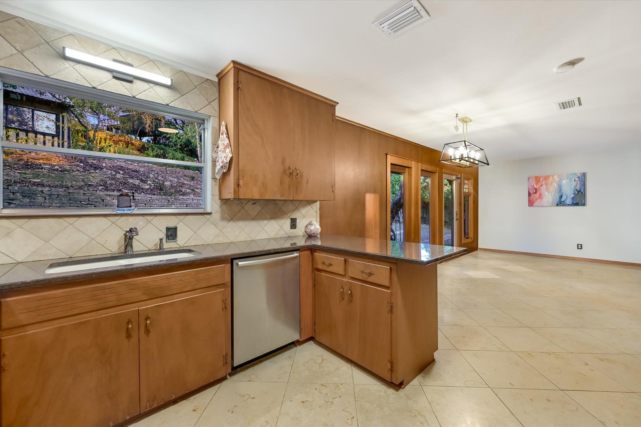 5723 Highland Hills Dr, Austin, TX 78731