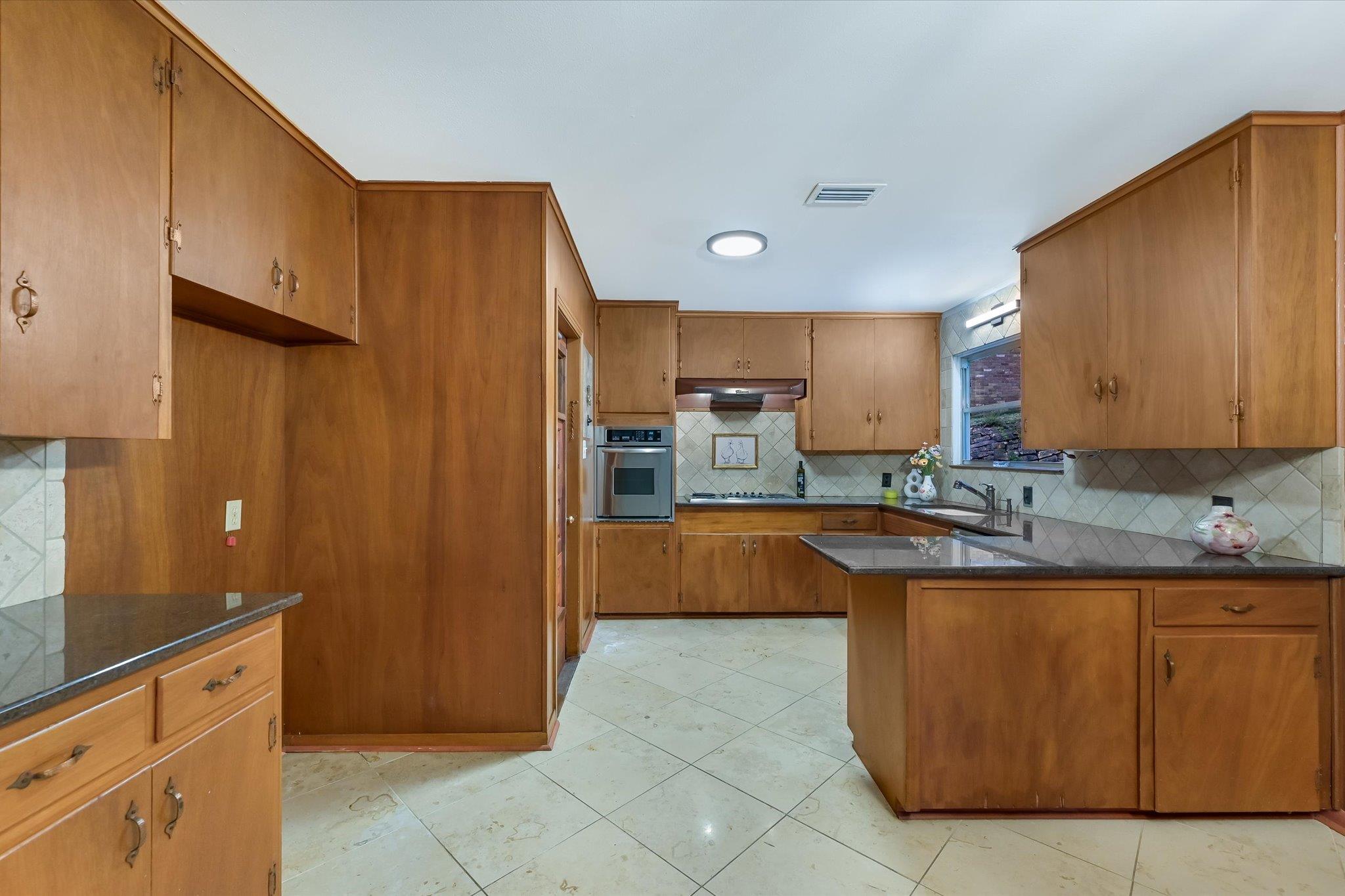 5723 Highland Hills Dr, Austin, TX 78731