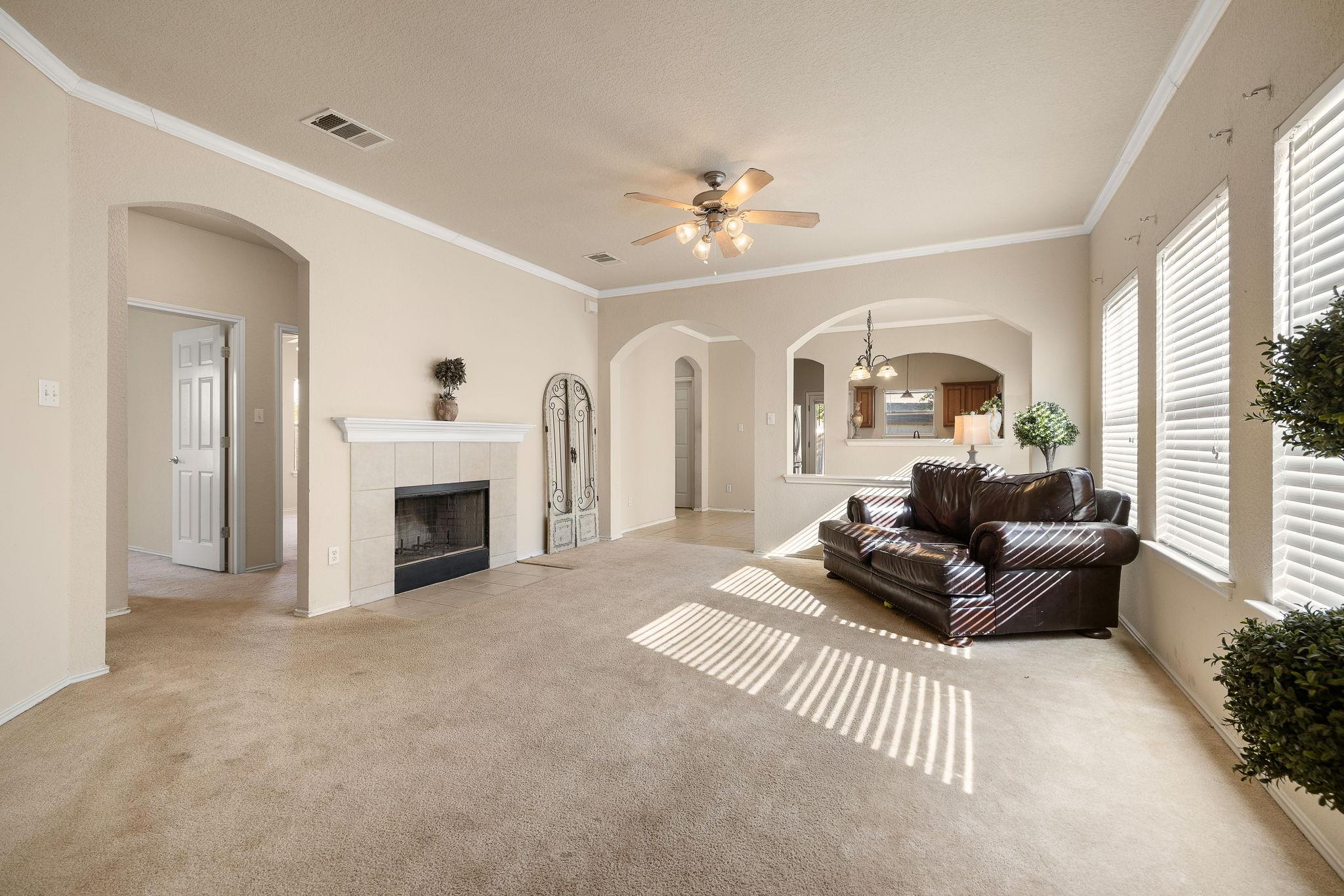 220 Flinn St, Hutto, TX 78634