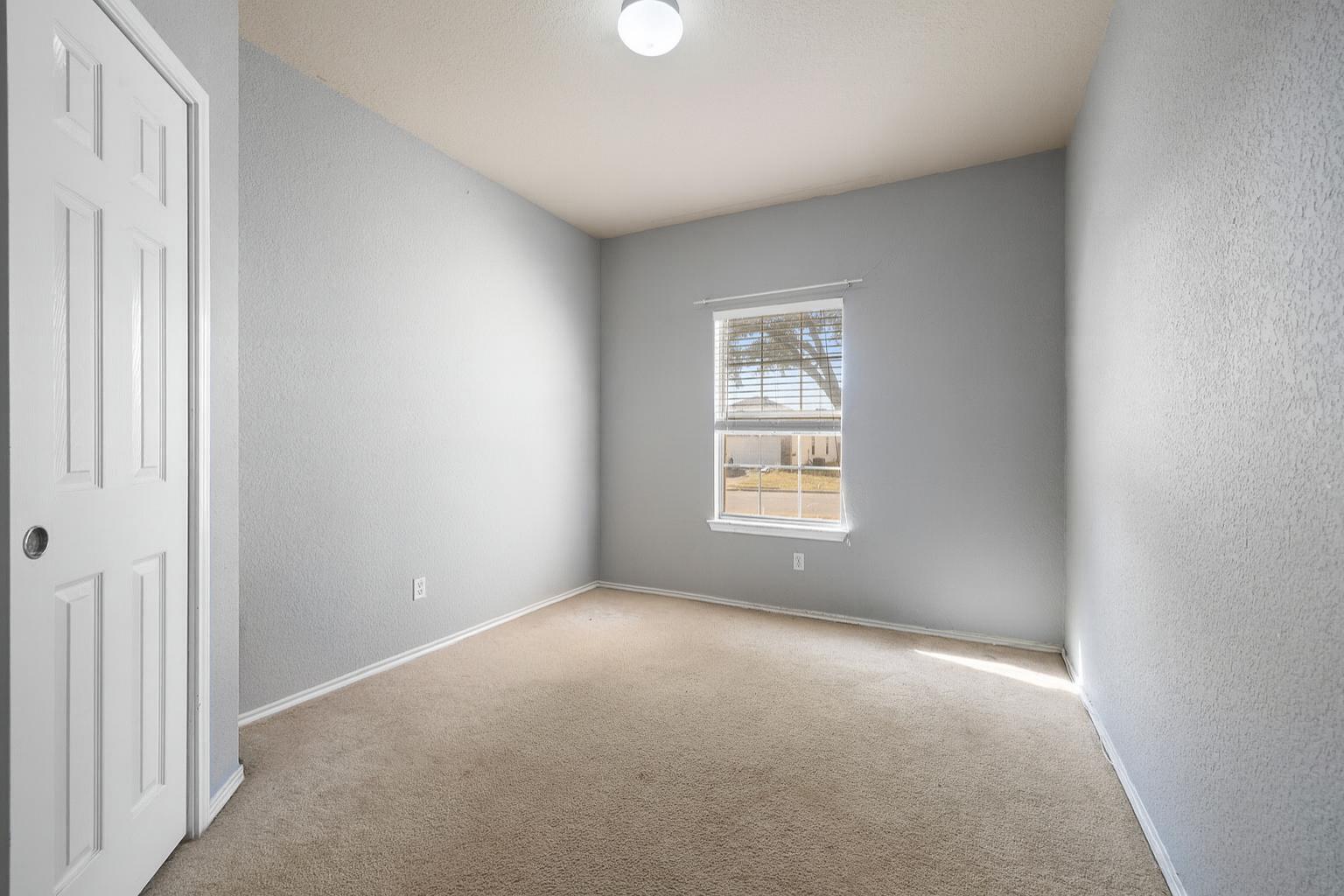 220 Flinn St, Hutto, TX 78634