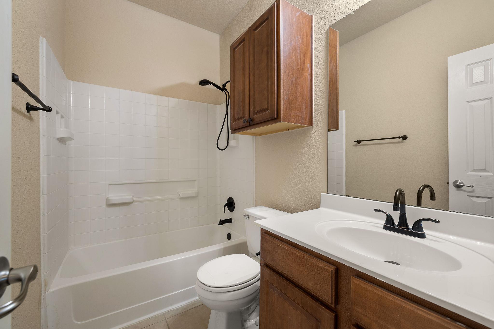 220 Flinn St, Hutto, TX 78634