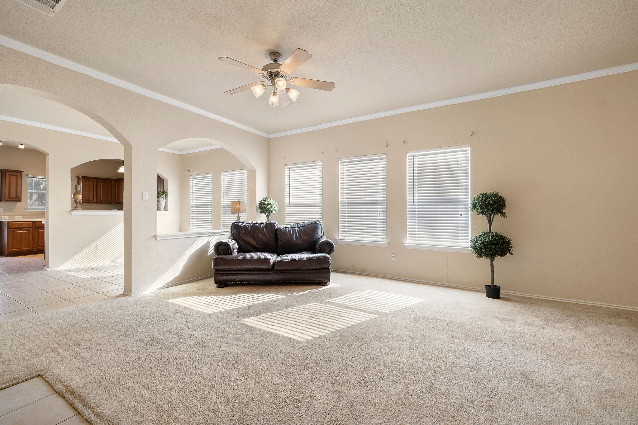 220 Flinn St, Hutto, TX 78634