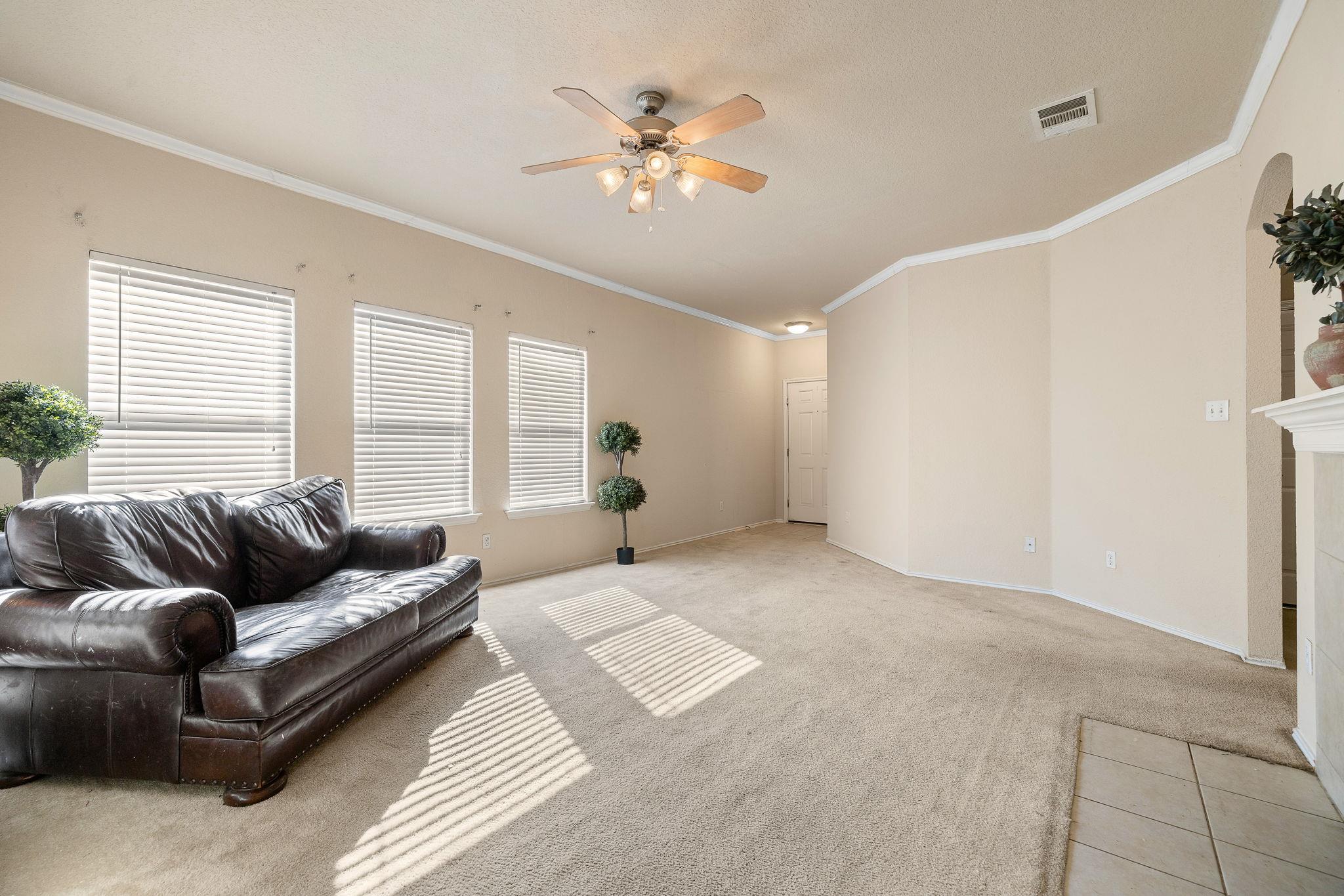 220 Flinn St, Hutto, TX 78634