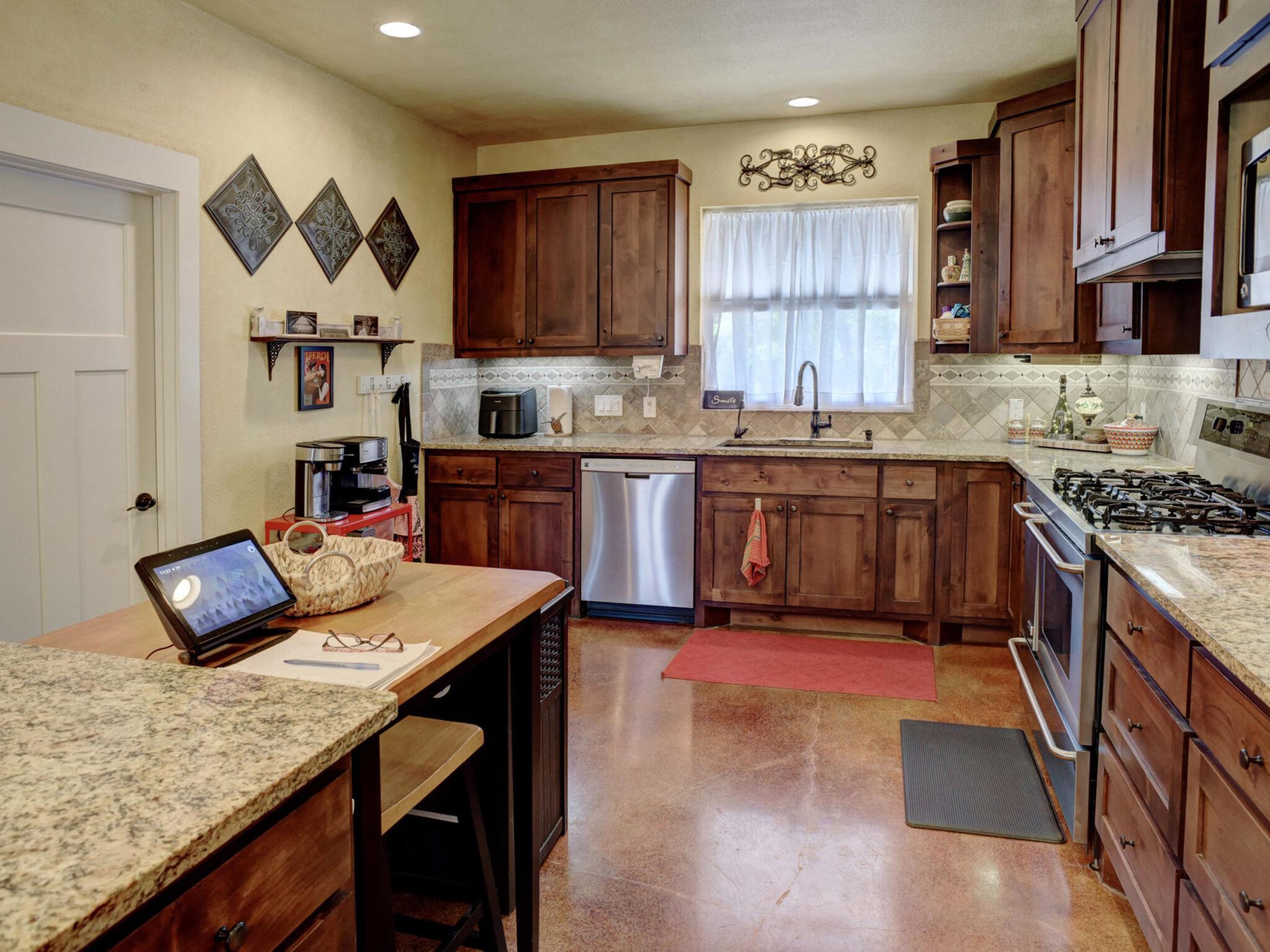 138 Wood Hollow Ct, Bastrop, TX 78602