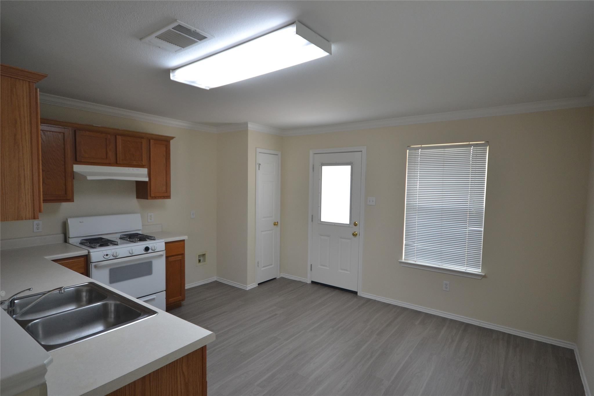 411 Golden Gate Dr, Leander, TX 78641