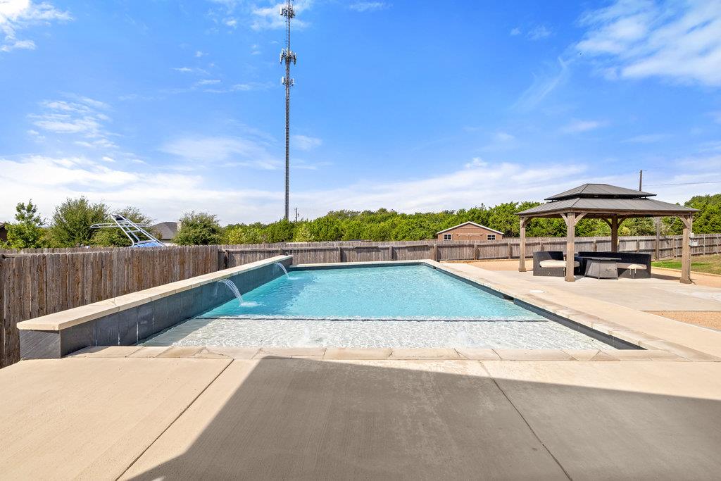 321 Sarahs Ln, Liberty Hill, TX 78642