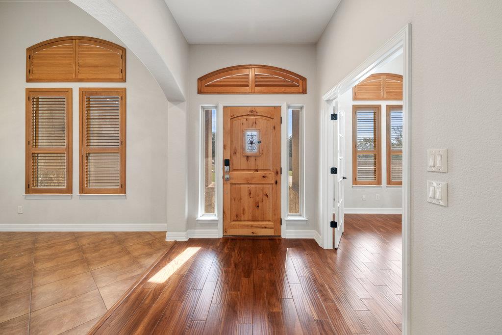 321 Sarahs Ln, Liberty Hill, TX 78642