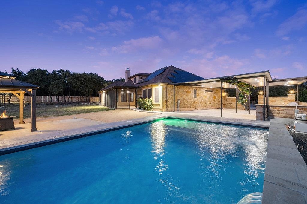 321 Sarahs Ln, Liberty Hill, TX 78642