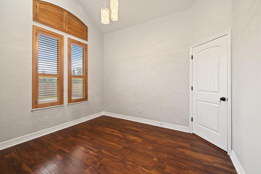 321 Sarahs Ln, Liberty Hill, TX 78642