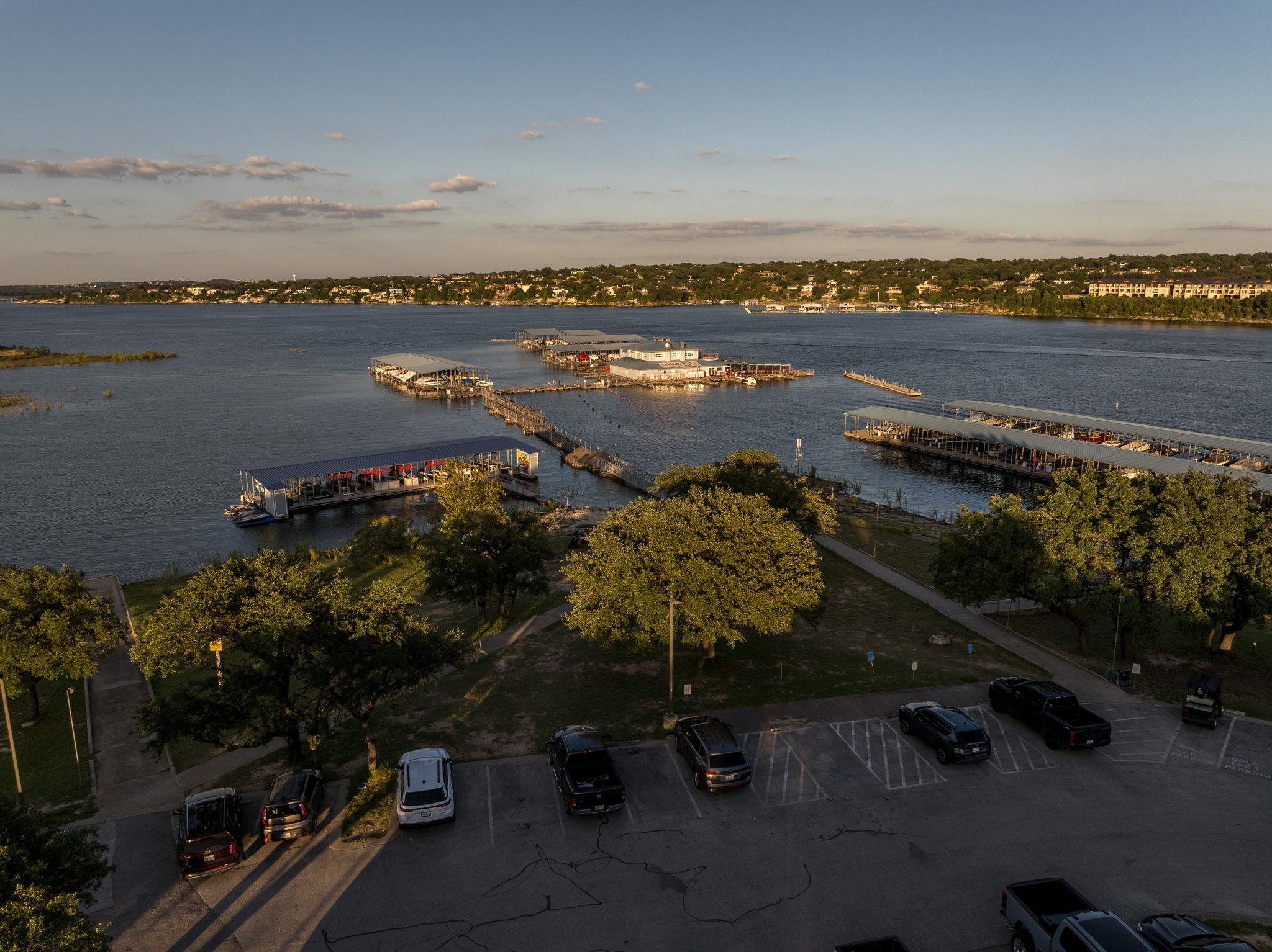 160 Lakefront Dr, Point Venture, TX 78645