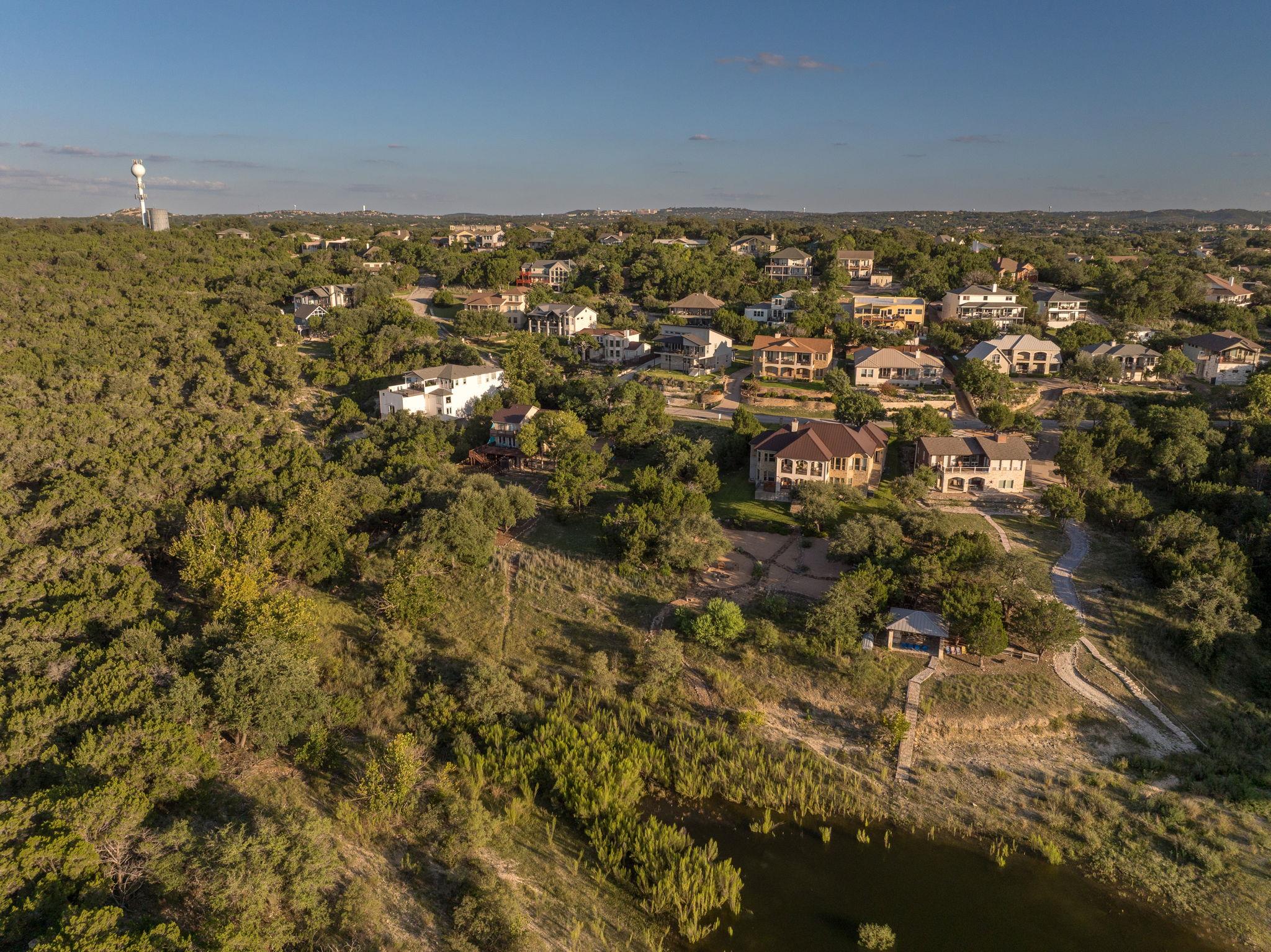 160 Lakefront Dr, Point Venture, TX 78645