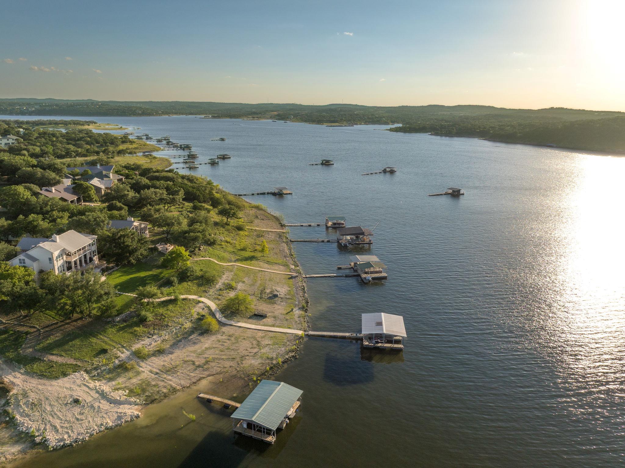 160 Lakefront Dr, Point Venture, TX 78645