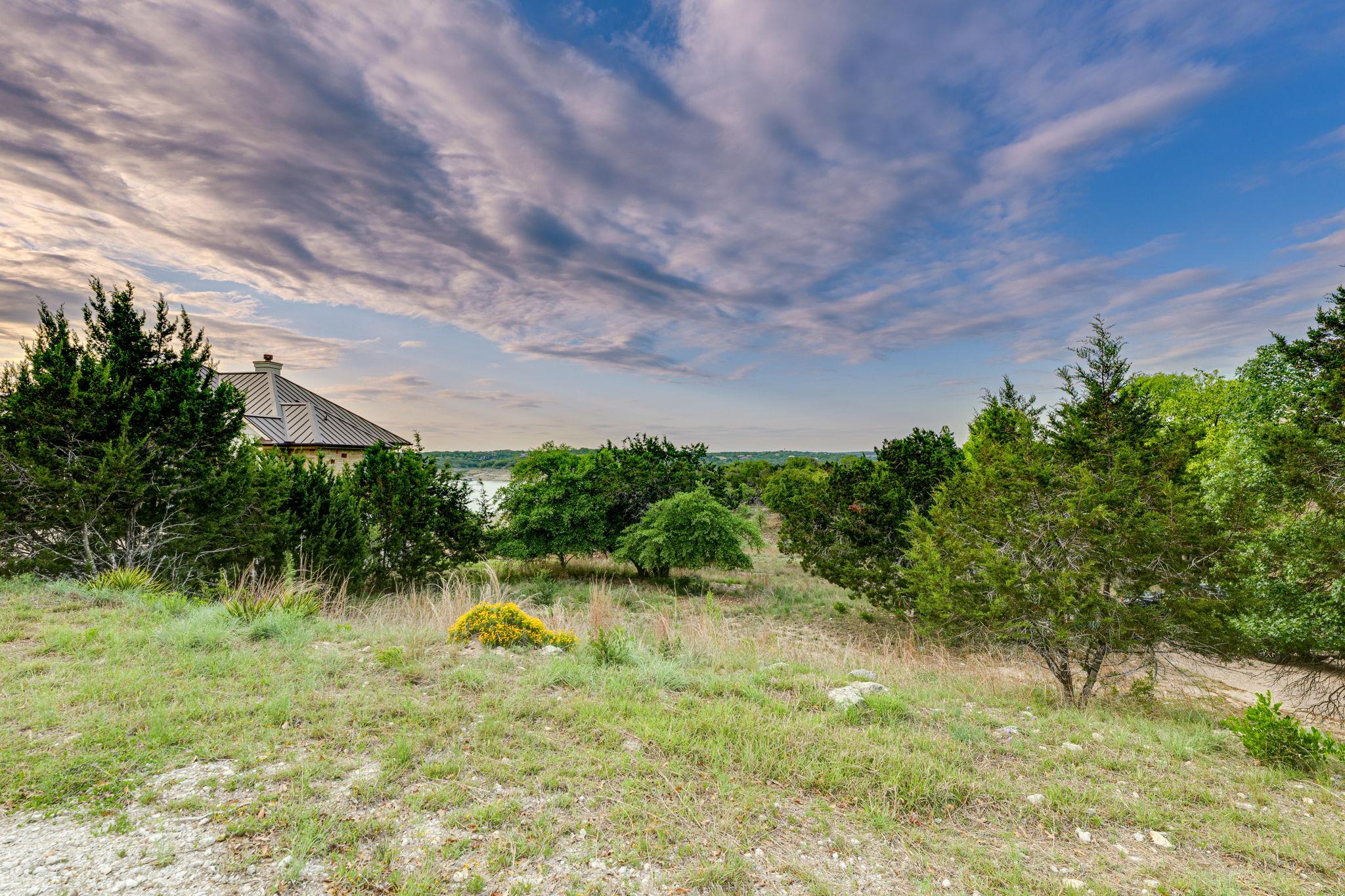 160 Lakefront Dr, Point Venture, TX 78645