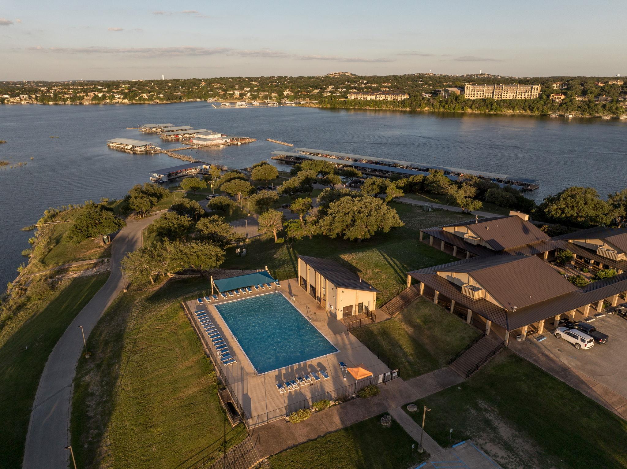 160 Lakefront Dr, Point Venture, TX 78645
