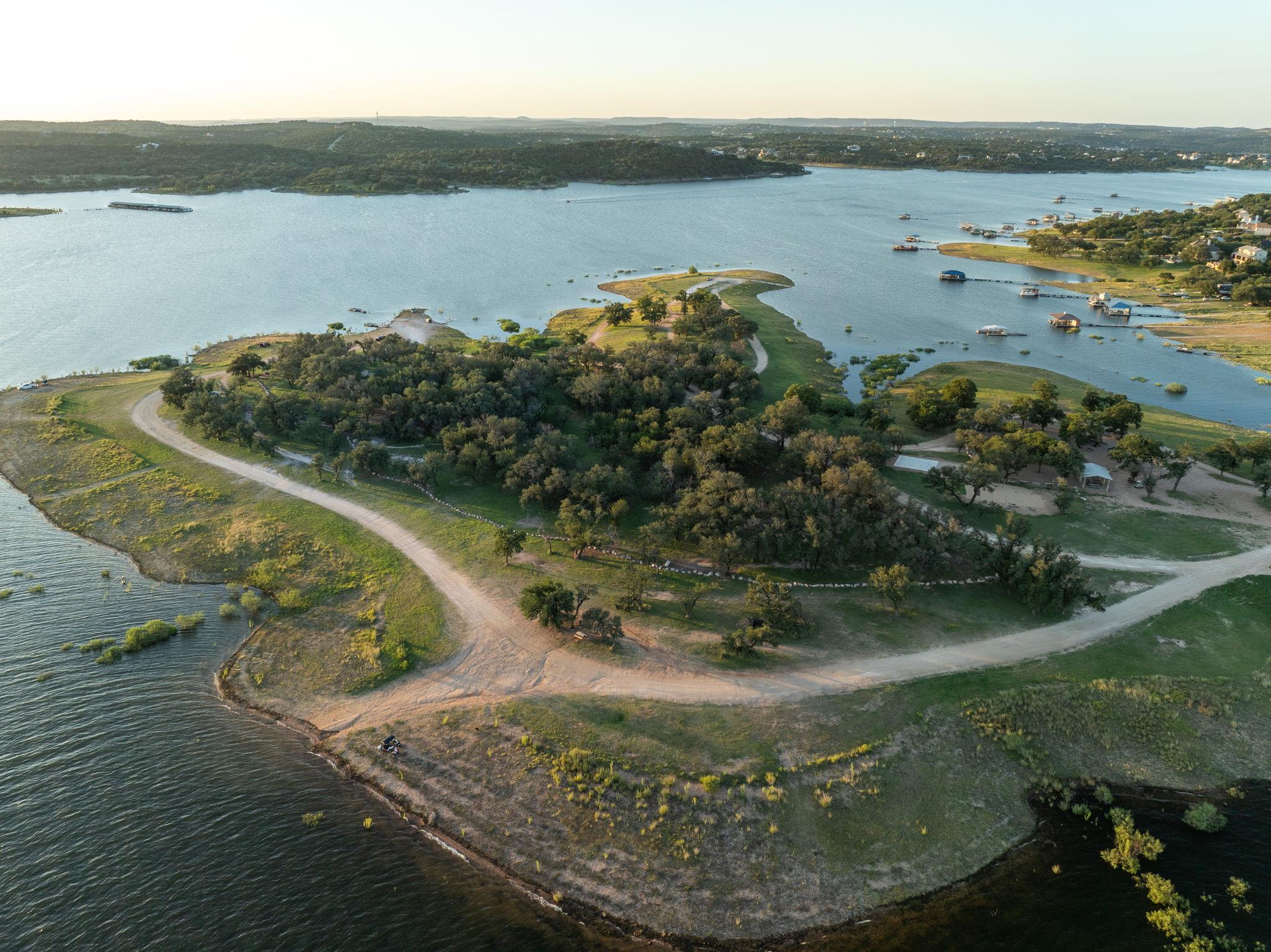 160 Lakefront Dr, Point Venture, TX 78645