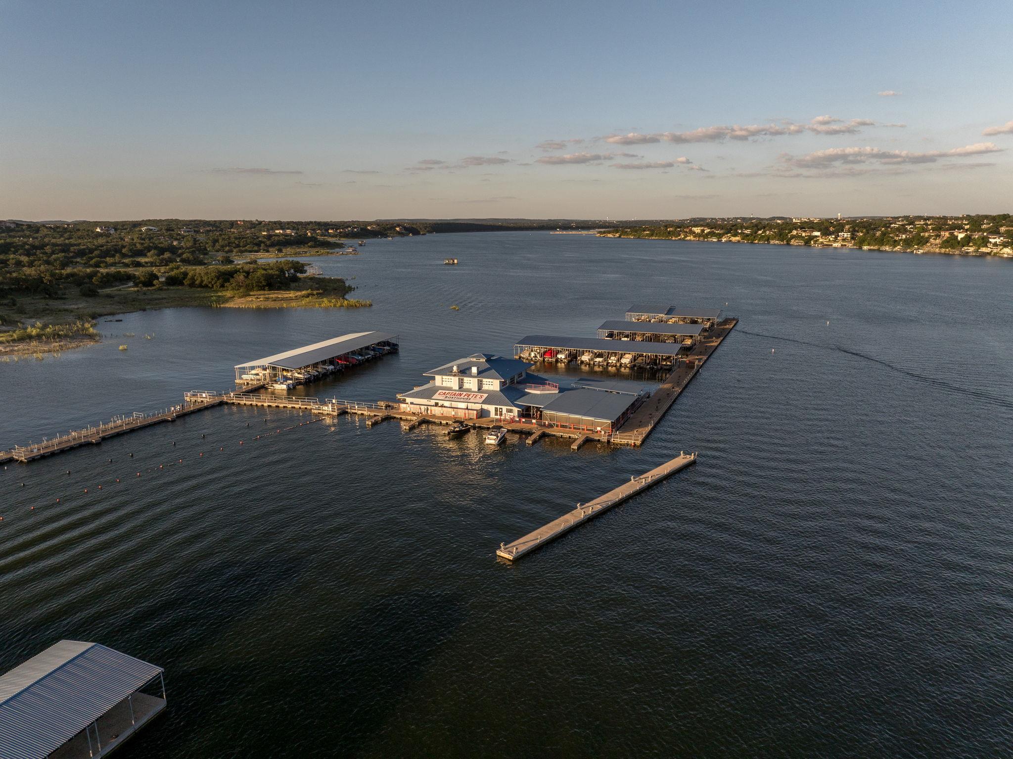 160 Lakefront Dr, Point Venture, TX 78645