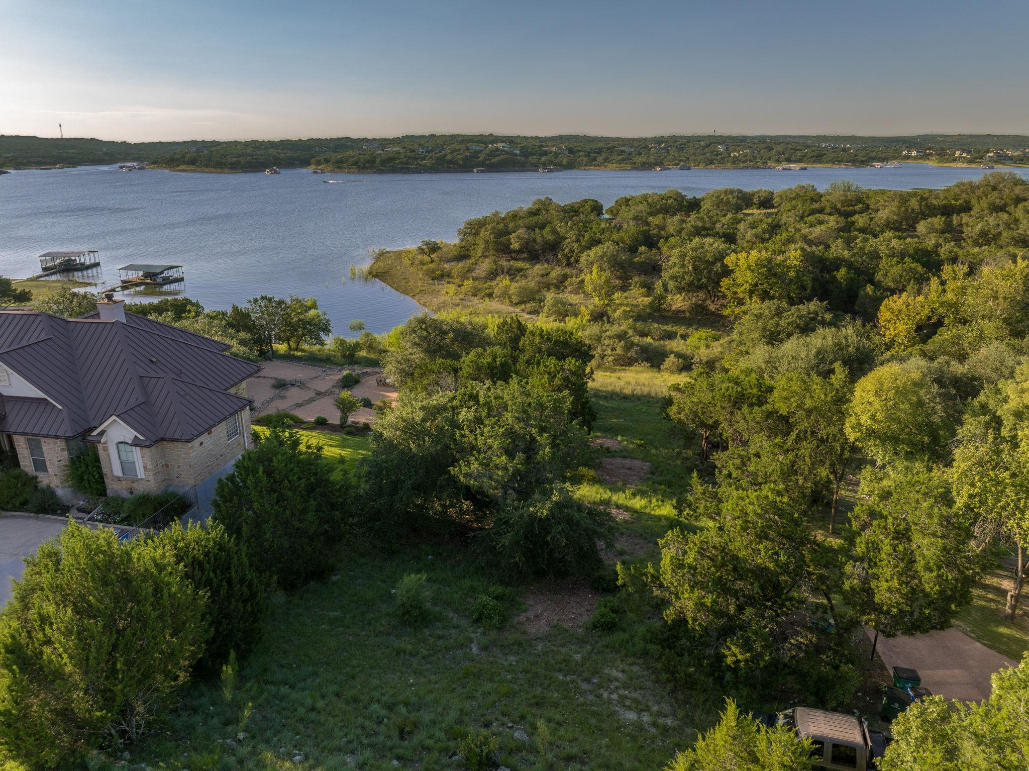 160 Lakefront Dr, Point Venture, TX 78645