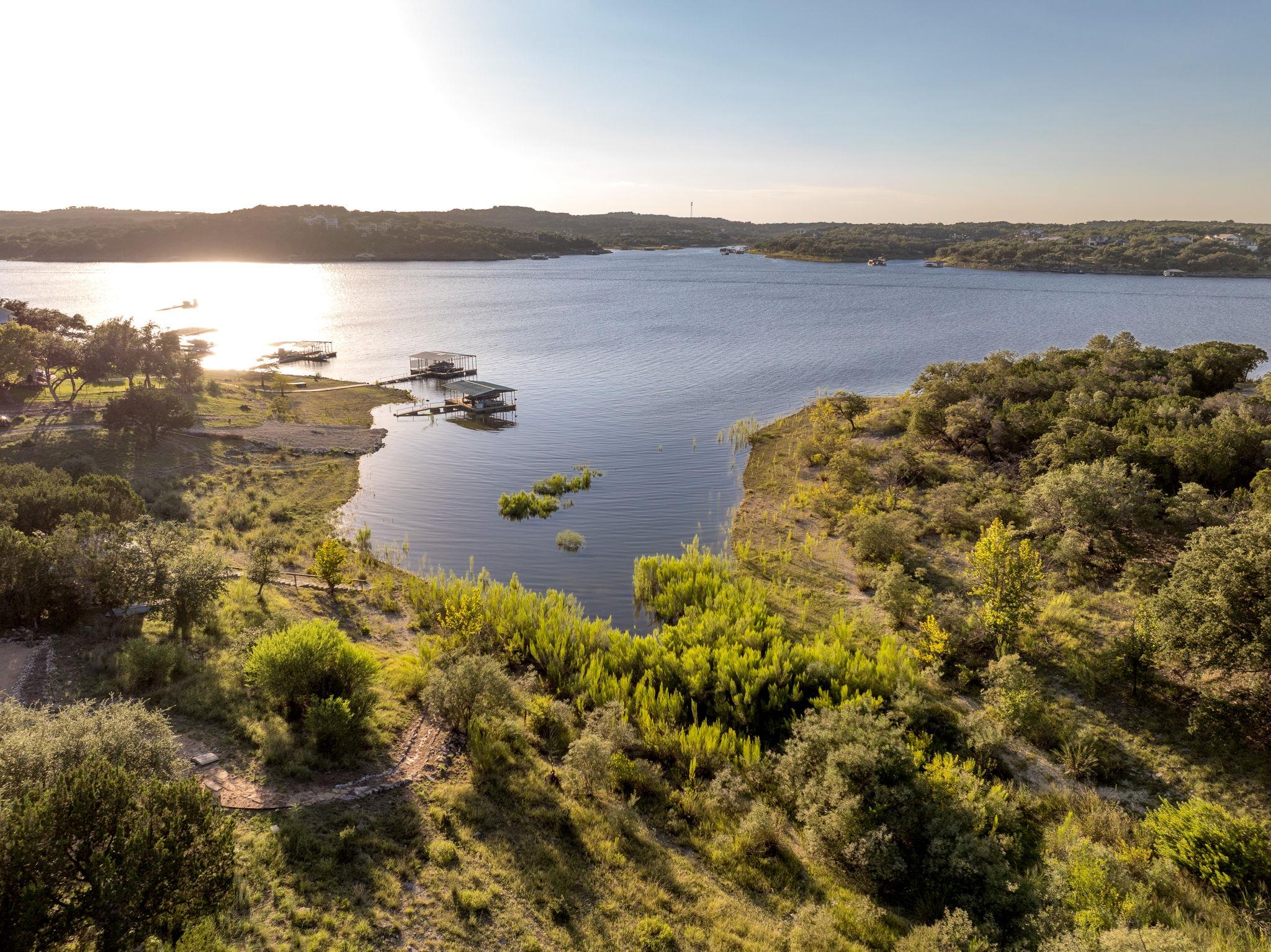 160 Lakefront Dr, Point Venture, TX 78645